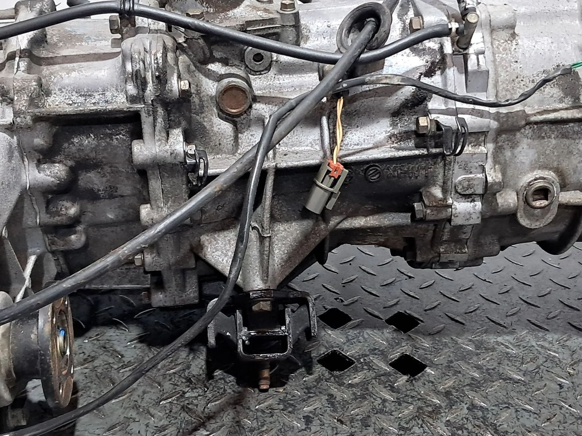 Caixa de velocidades manual NISSAN Patrol GR IV (Y60) Imagem-12