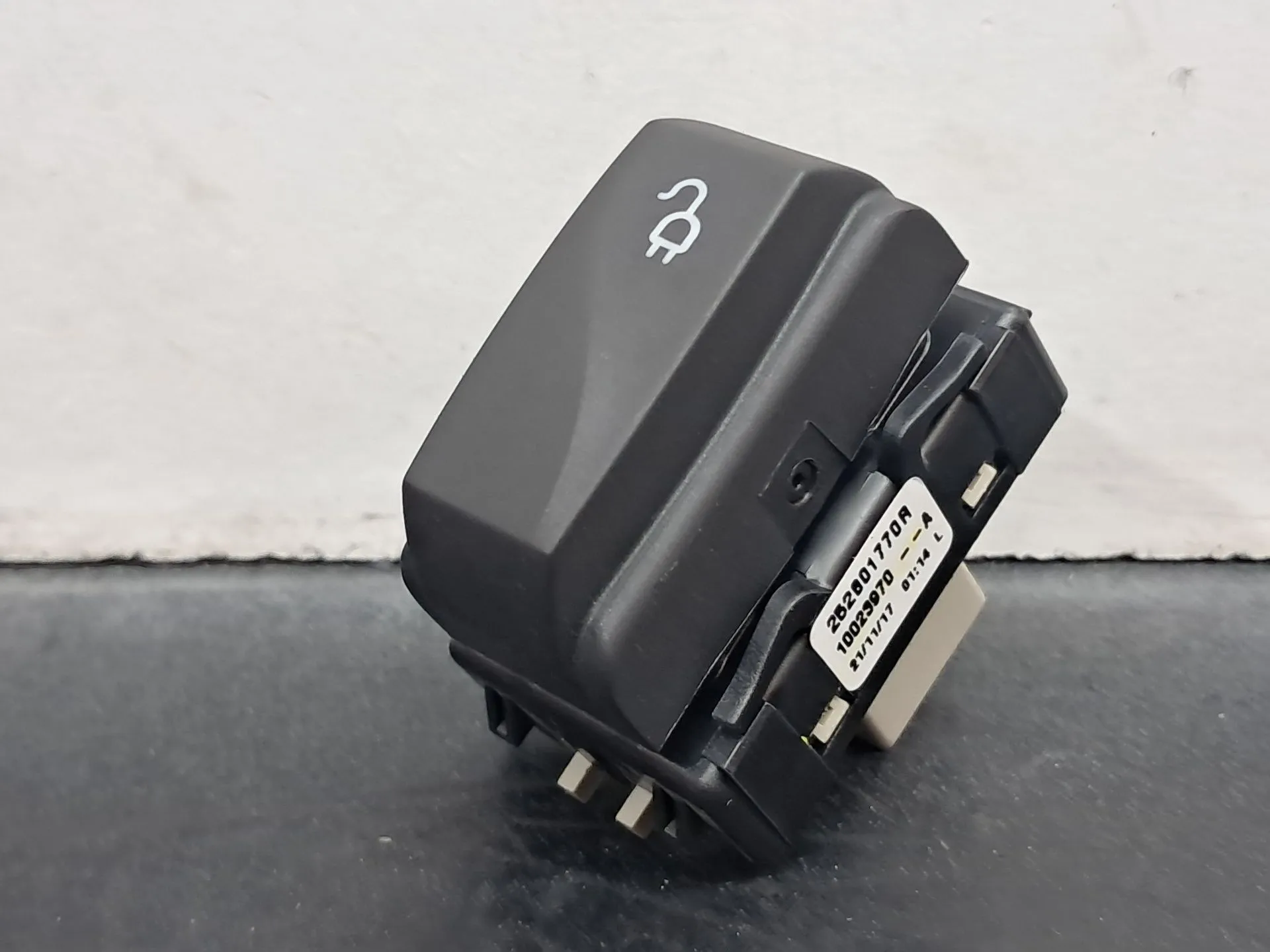 Botão / interruptor tampão de combustível RENAULT Zoe (BFM_)