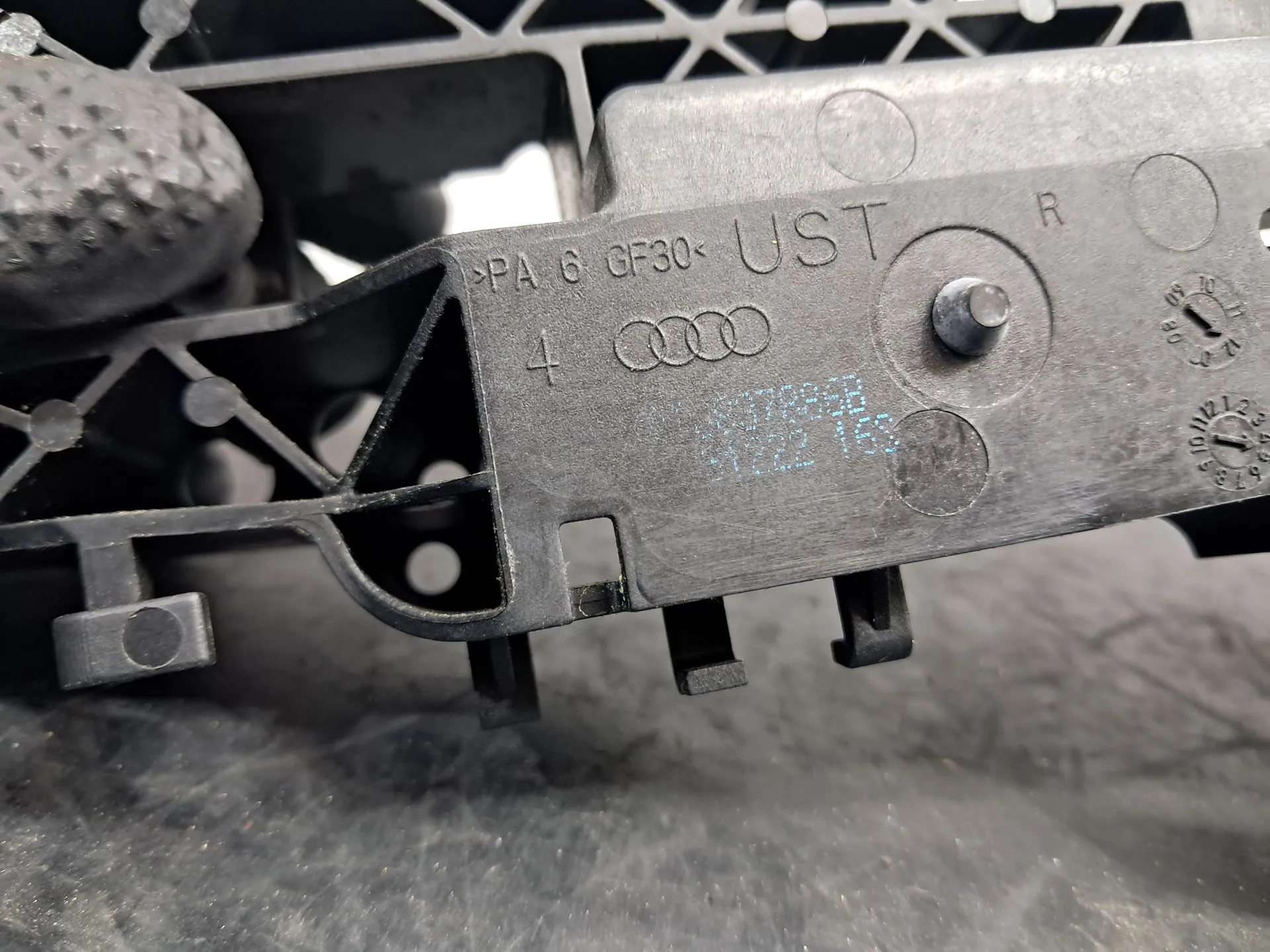 Support poignée porte avant Droite AUDI A1 Sportback (8XA, 8XF) Imagem-3