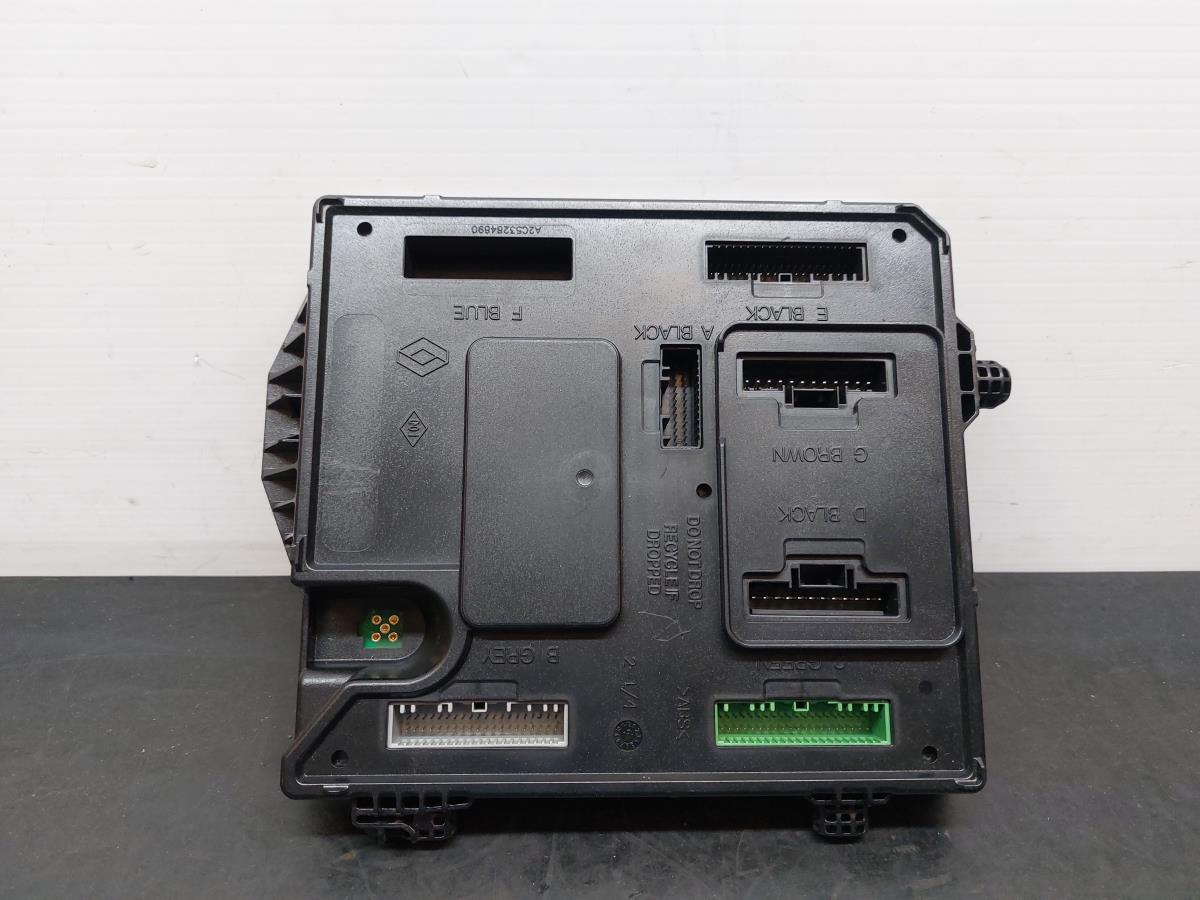 Fuse box / SAM / BSI RENAULT Megane III (BZ0_)