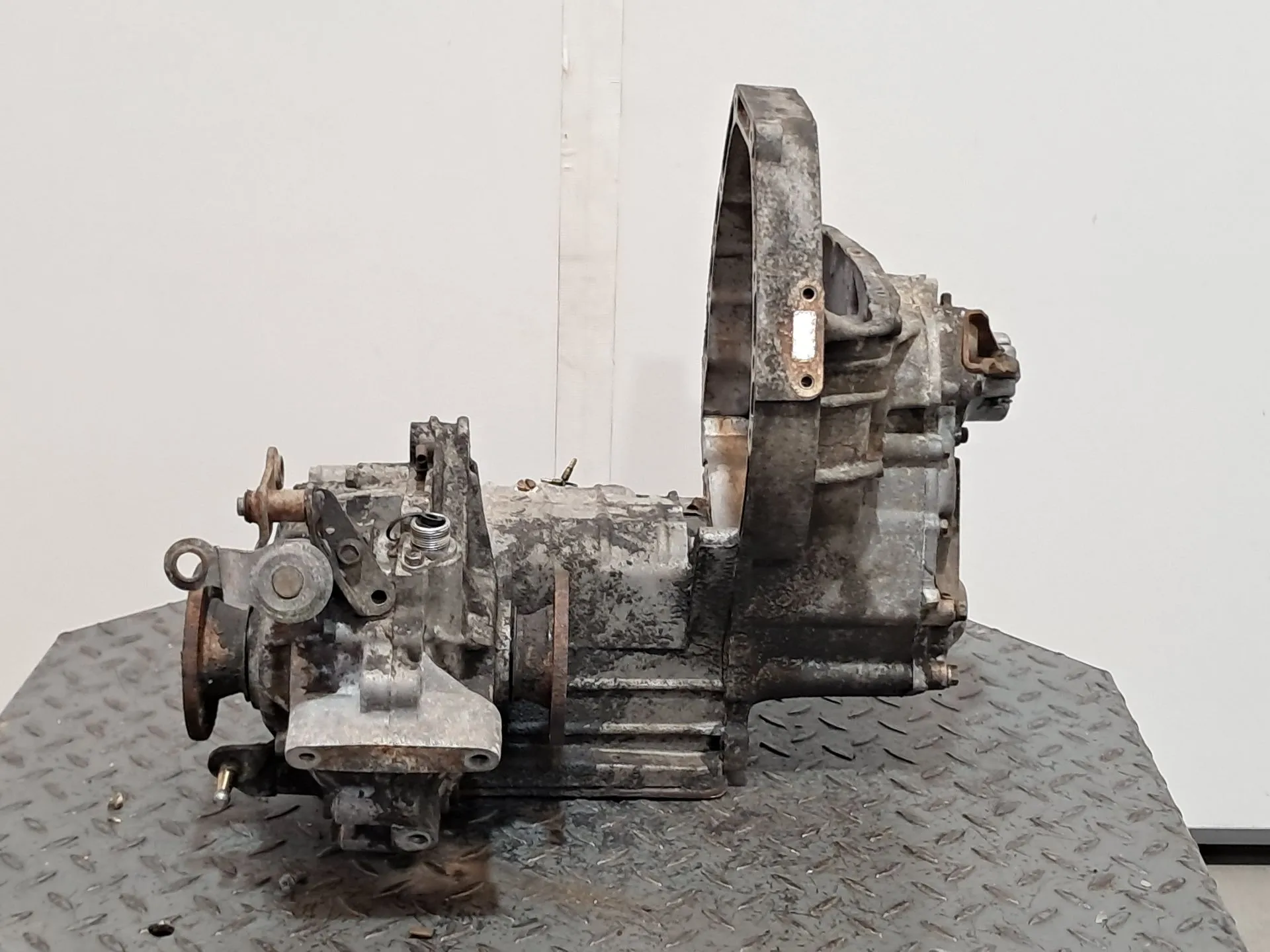 Caixa de velocidades manual NISSAN Datsun 100A Coupé (F10) Imagem-2