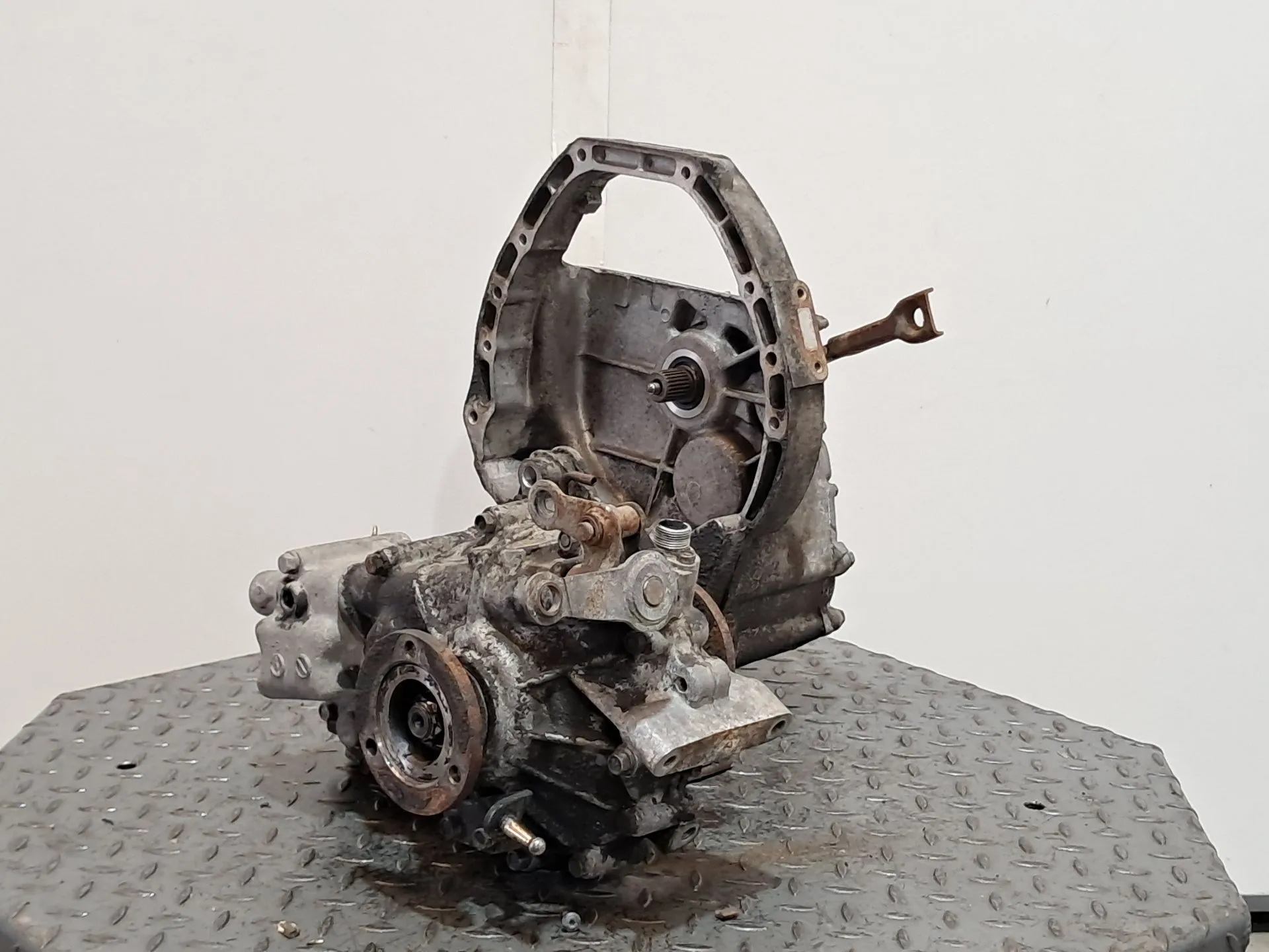 Caixa de velocidades manual NISSAN Datsun 100A Coupé (F10) Imagem-1