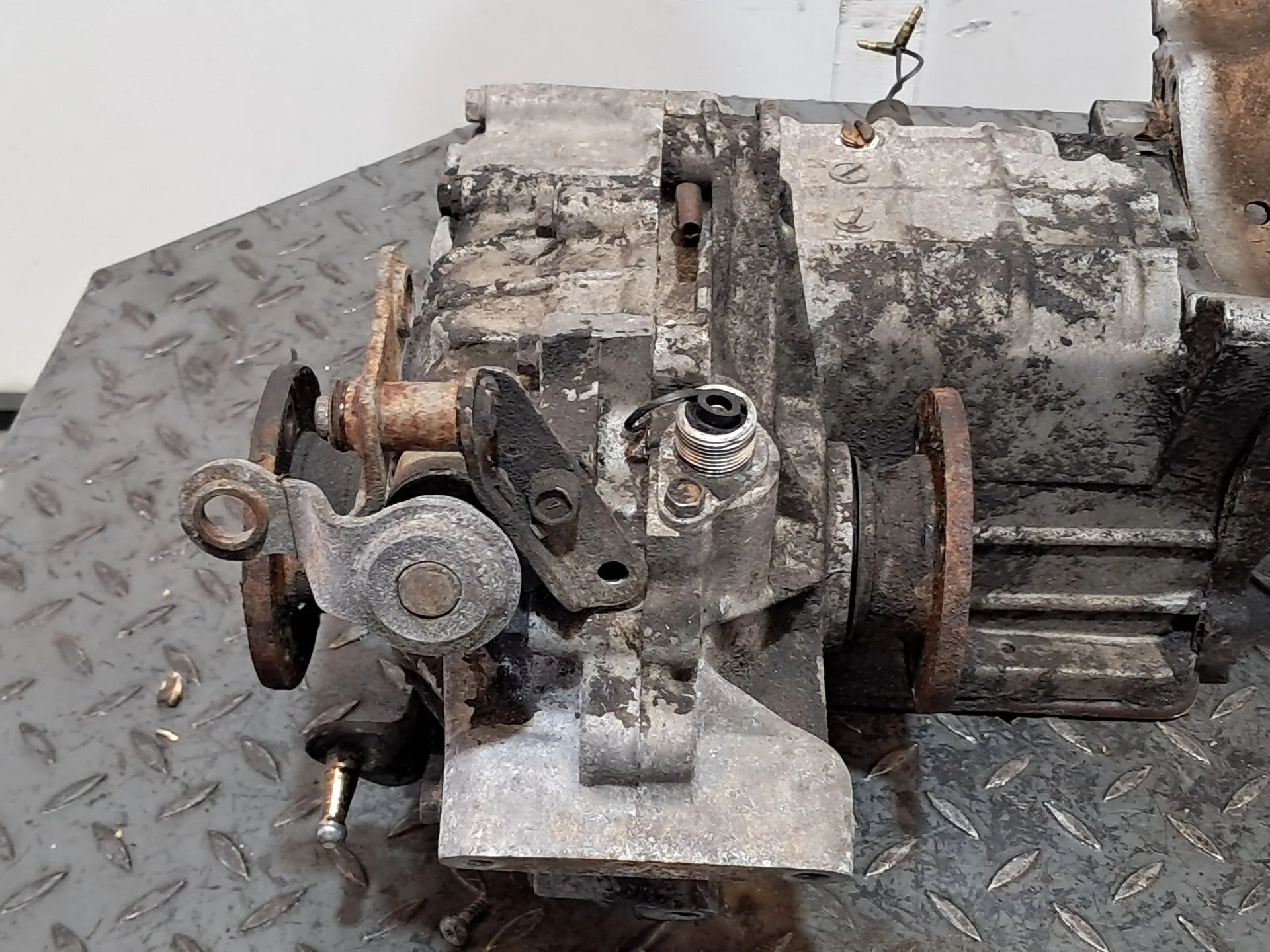 Caixa de velocidades manual NISSAN Datsun 100A Coupé (F10) Imagem-3