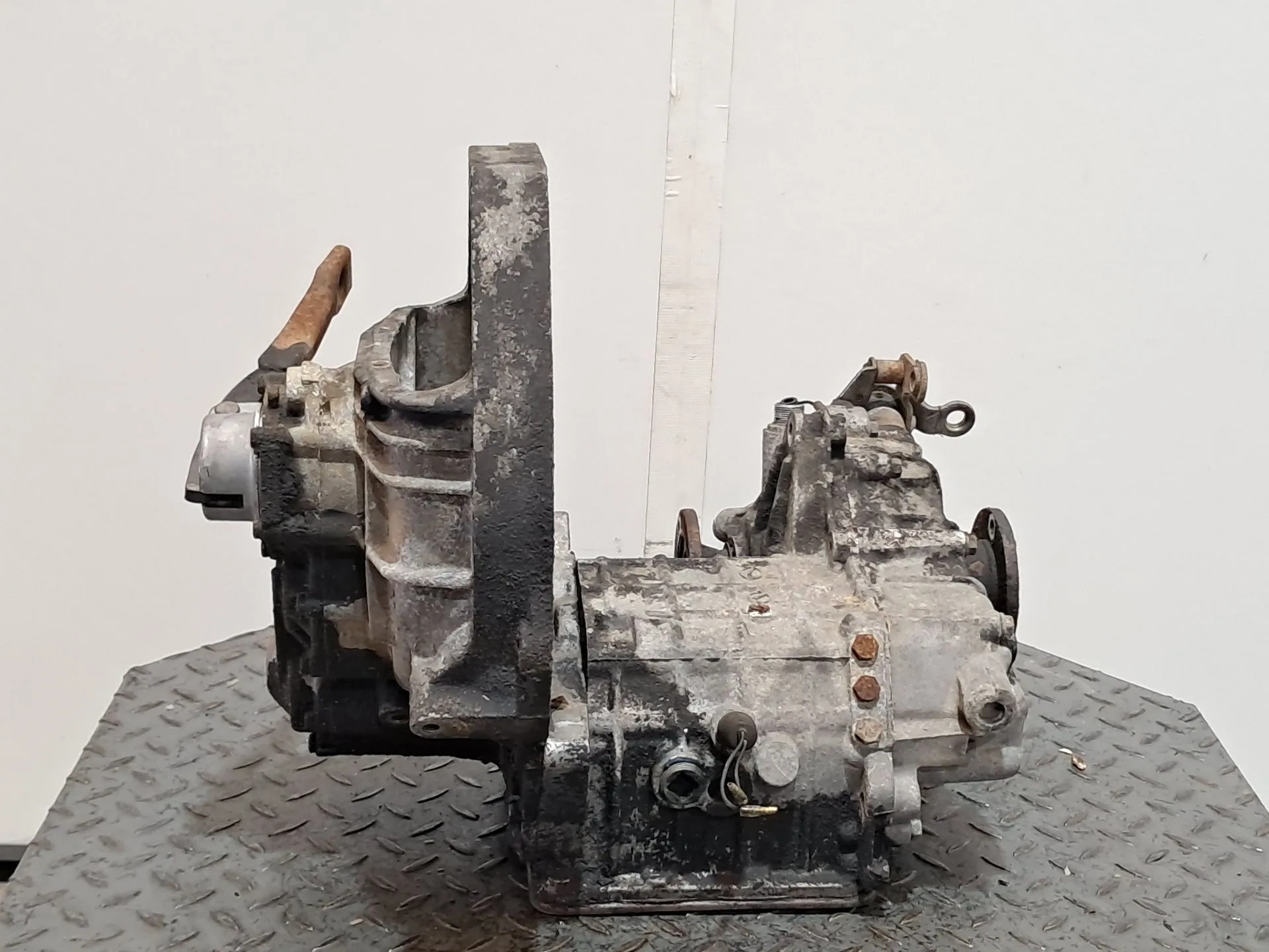 Caixa de velocidades manual NISSAN Datsun 100A Coupé (F10) Imagem-7