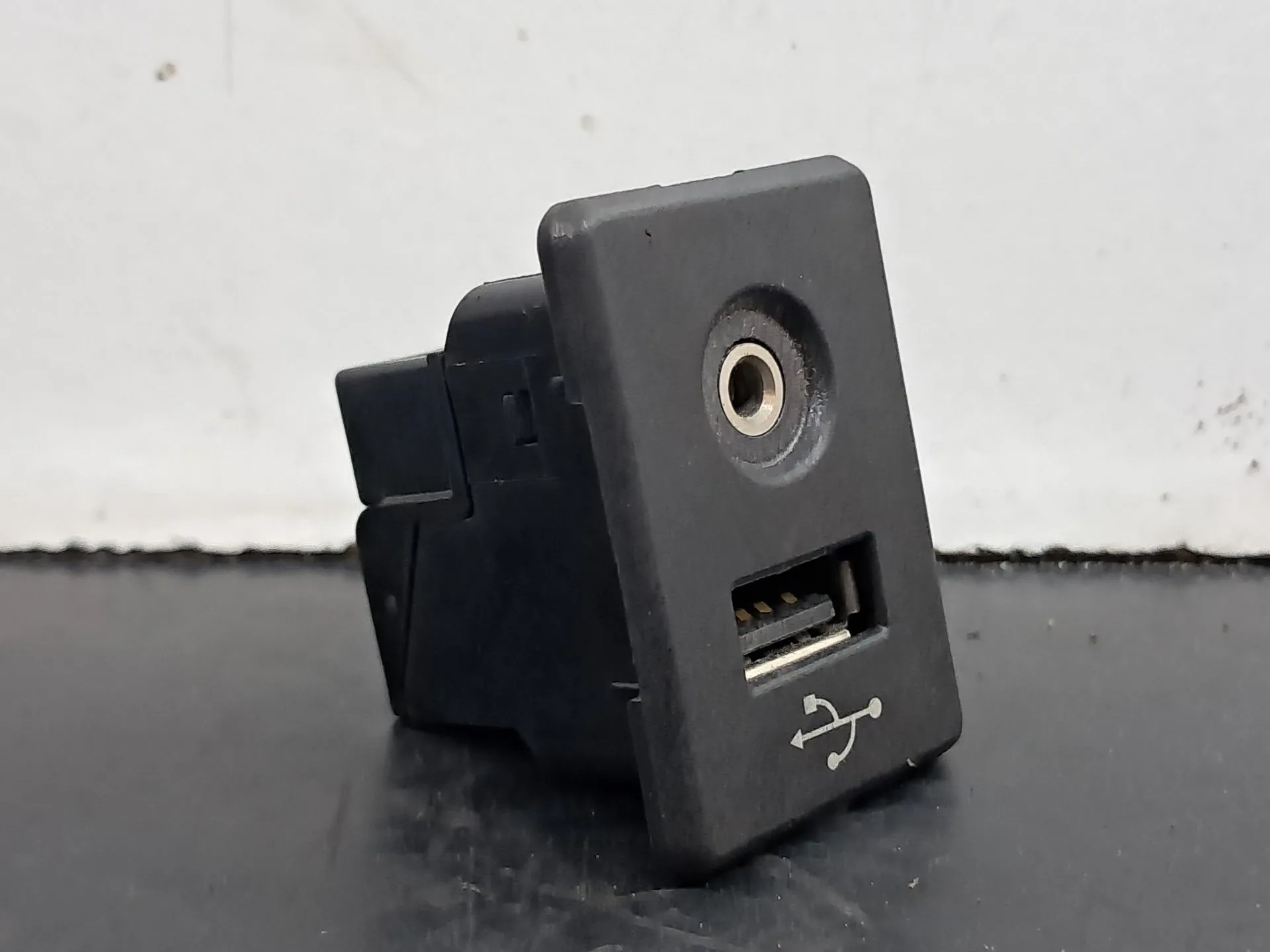 Módulo USB / AUX / IPOD NISSAN Micra IV (K13)