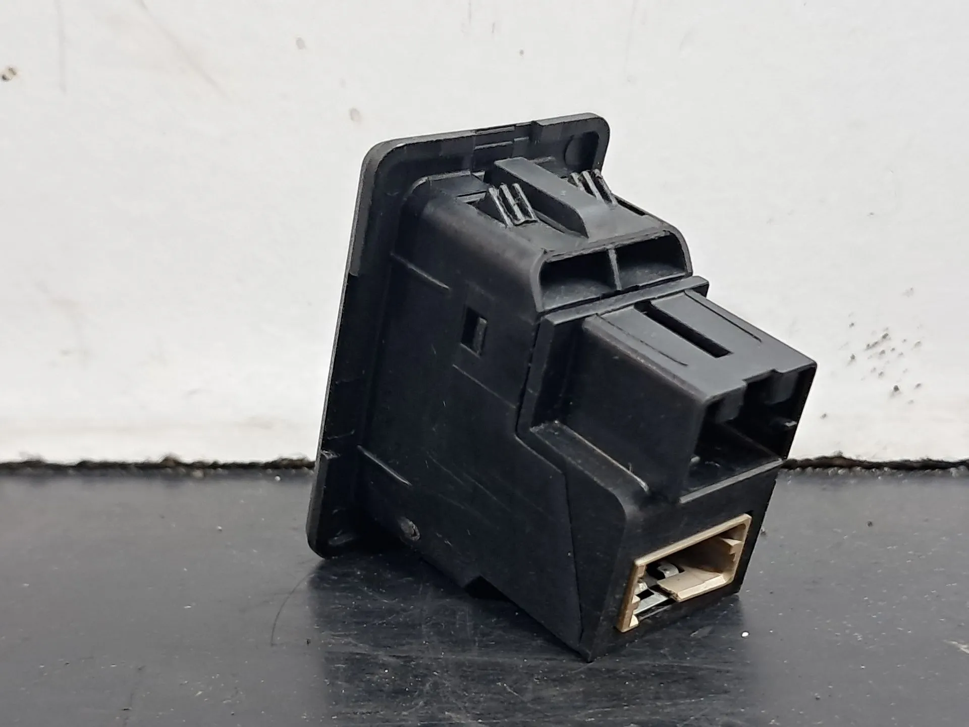 Módulo USB / AUX / IPOD NISSAN Micra IV (K13) Imagem-1