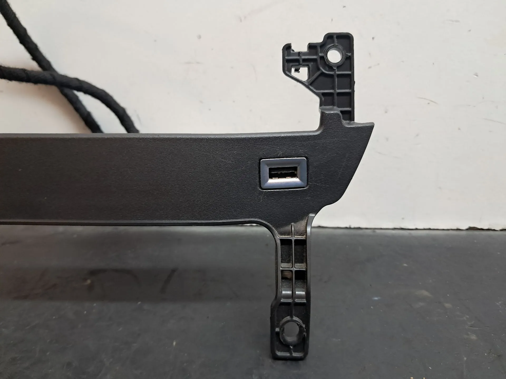 Módulo USB / AUX / IPOD PEUGEOT 508 II Imagem-1