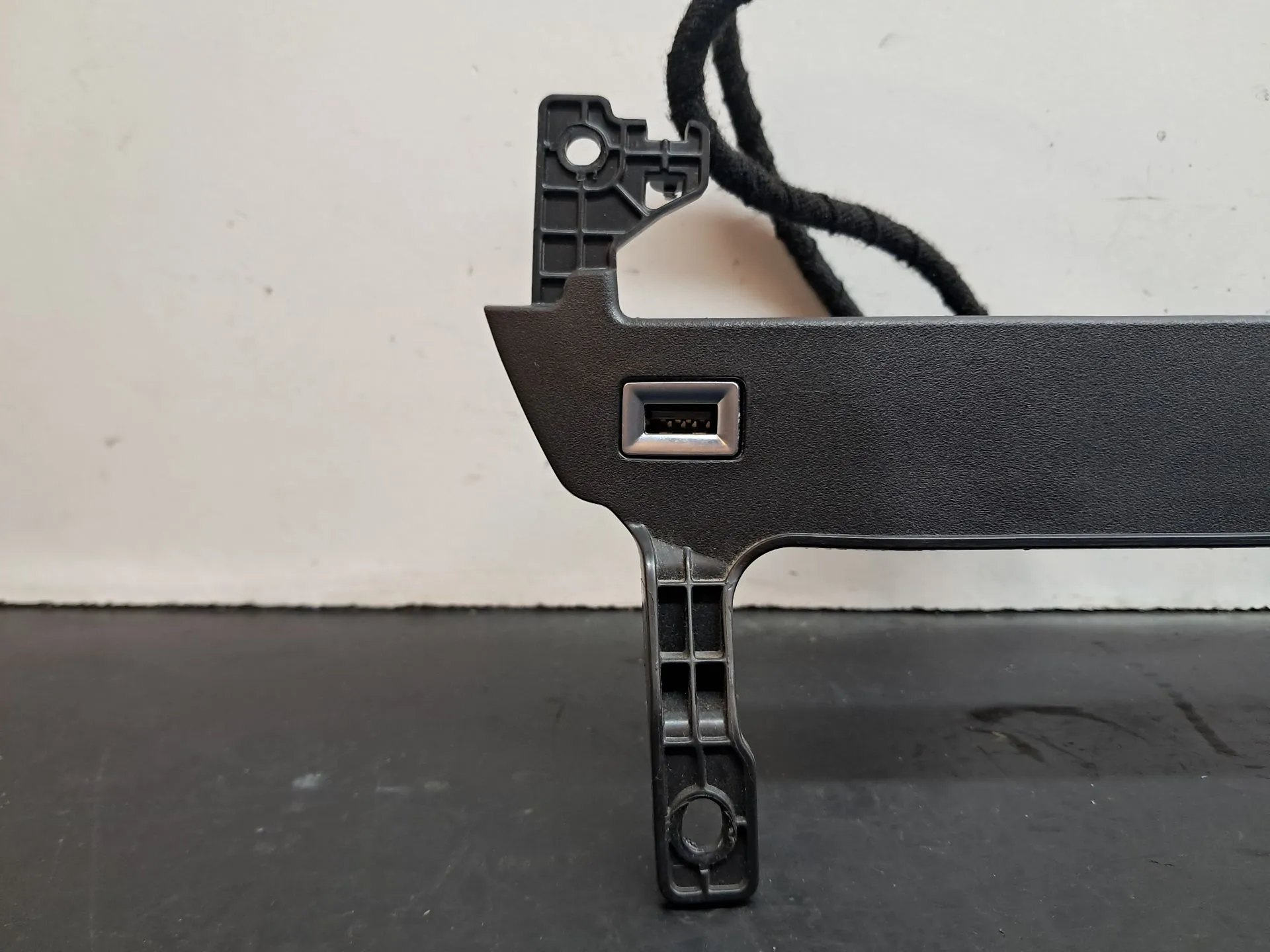 Módulo USB / AUX / IPOD PEUGEOT 508 II Imagem-3