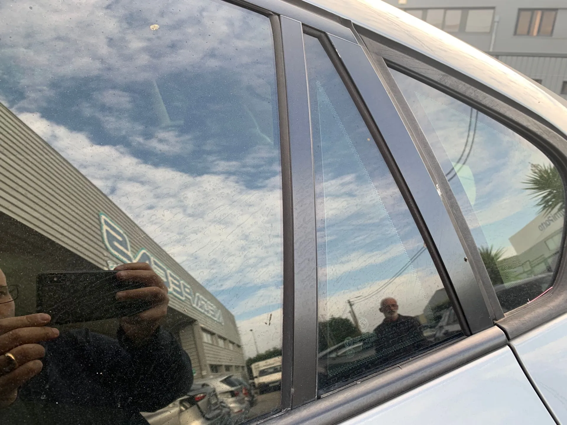 Vitre triangulaire arrière gauche BMW X6 (E71, E72) Imagem-1