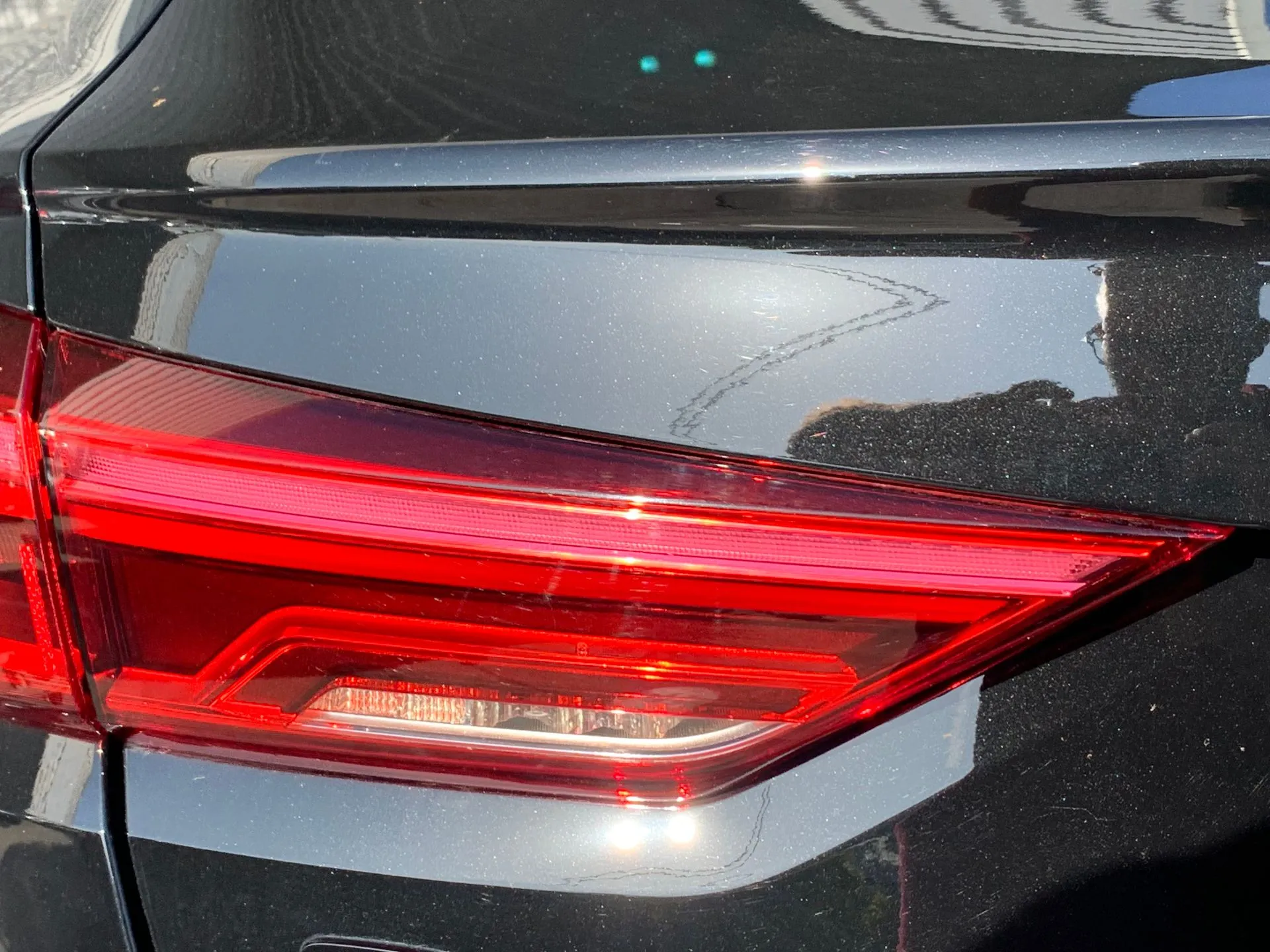 Piloto izquierdo del maletero AUDI Q3 Sportback (F3N)