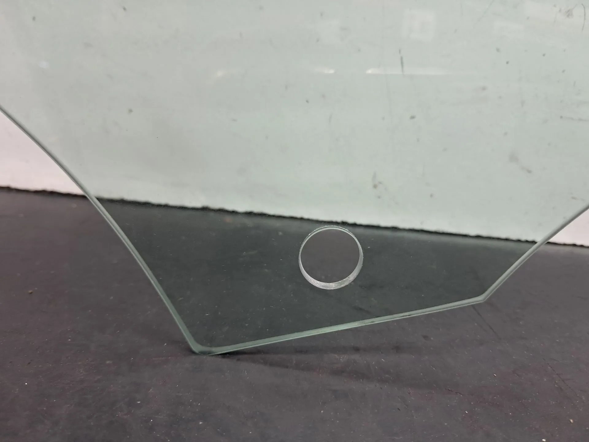 Vitre porte avant Droite AUDI Q3 Sportback (F3N) Imagem-1