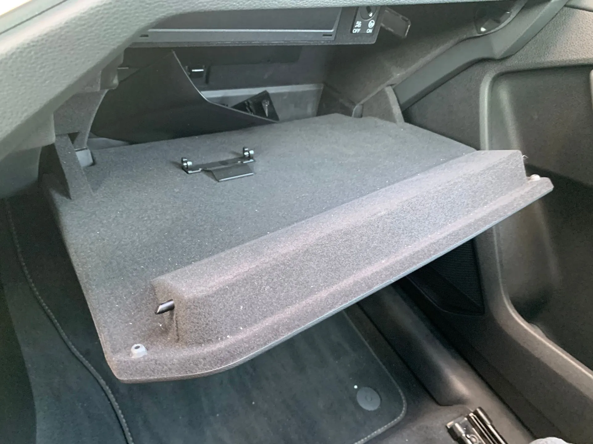 Guantera AUDI Q3 Sportback (F3N) Imagem-1