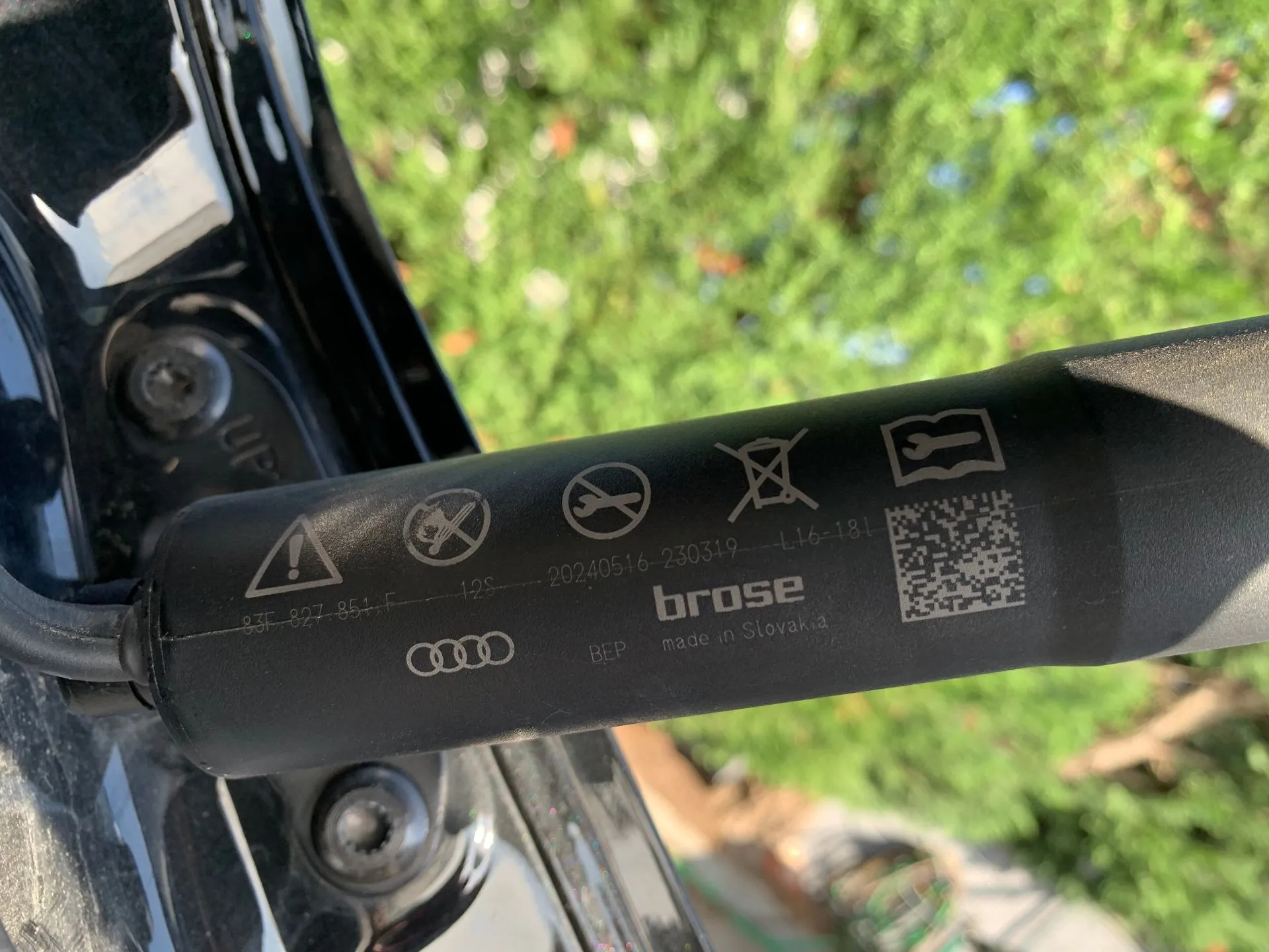 Amortisseur de coffre AUDI Q3 Sportback (F3N) Imagem-1