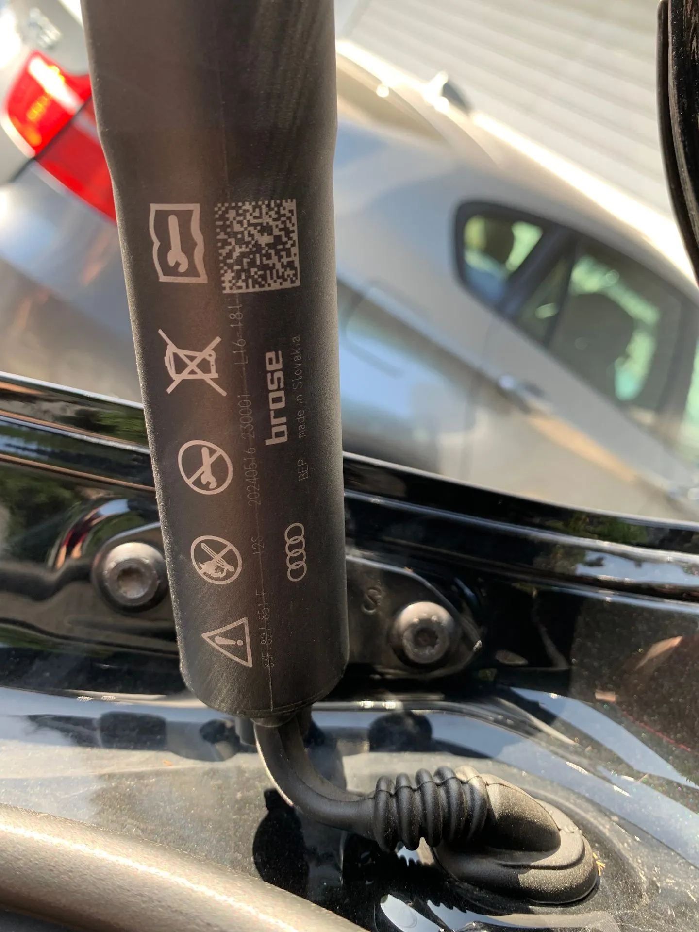 Amortisseur de coffre AUDI Q3 Sportback (F3N) Imagem-1