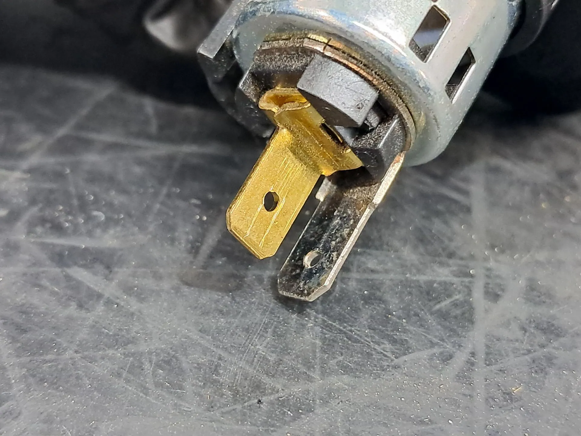 Tomada 12V BMW X4 (G02, F98) Imagem-3