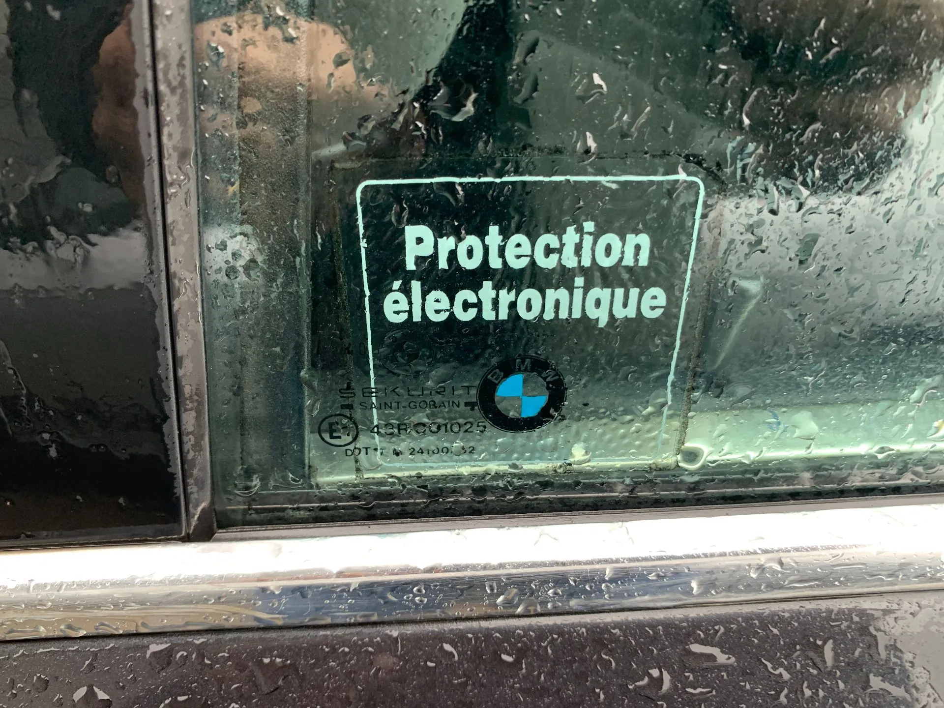 Vitre porte arrière gauche BMW 5 (E34) Imagem-2