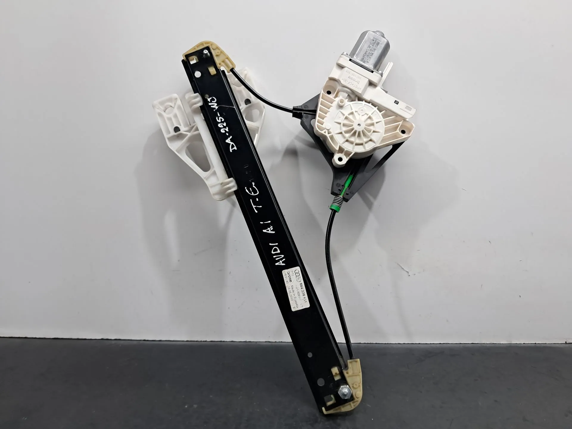 Elevalunas trasero izquierdo AUDI A1 Sportback (8XA, 8XF)