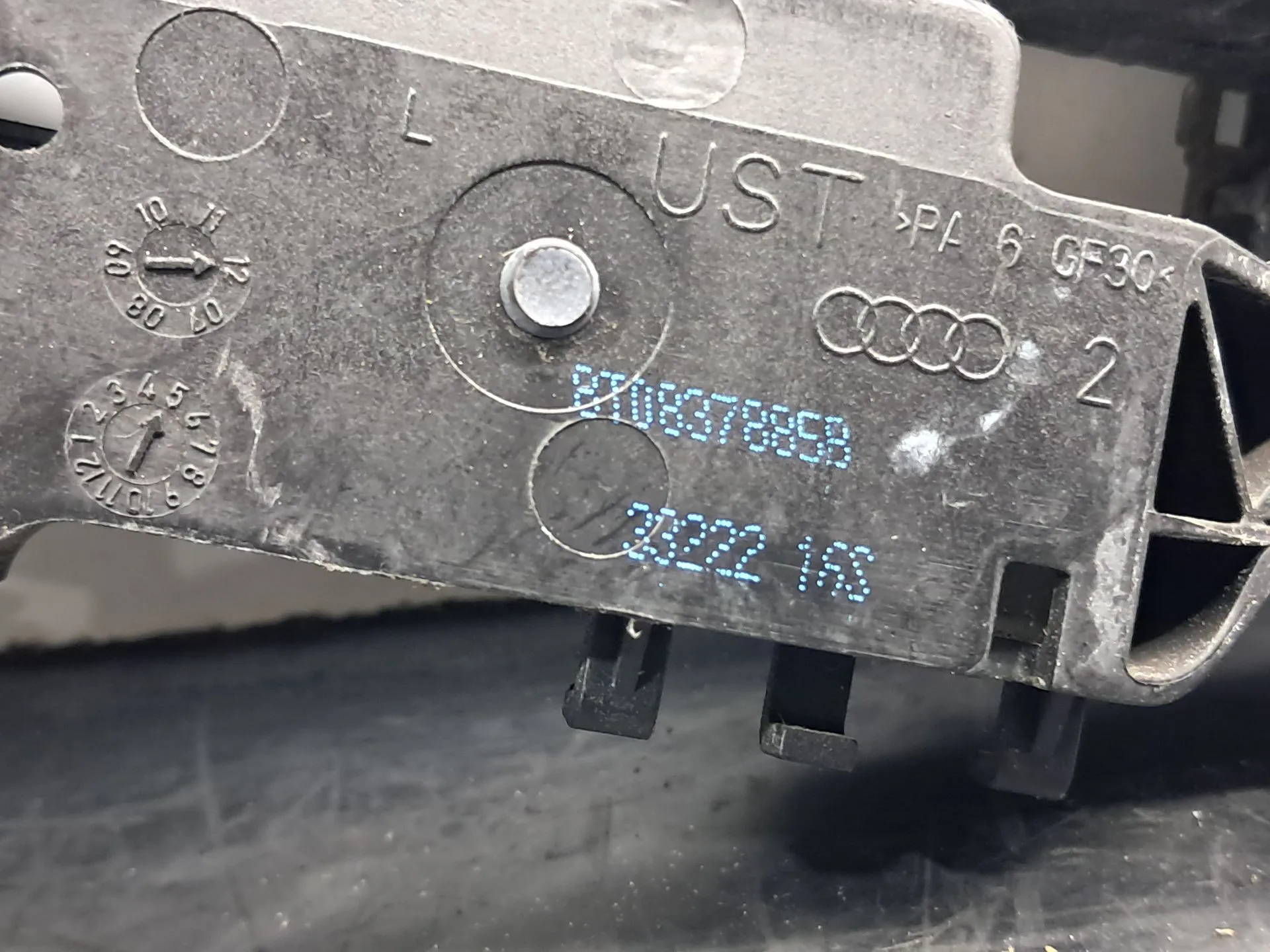 Soporte Manija puerta Trasera Izquierda AUDI A1 Sportback (8XA, 8XF) Imagem-2