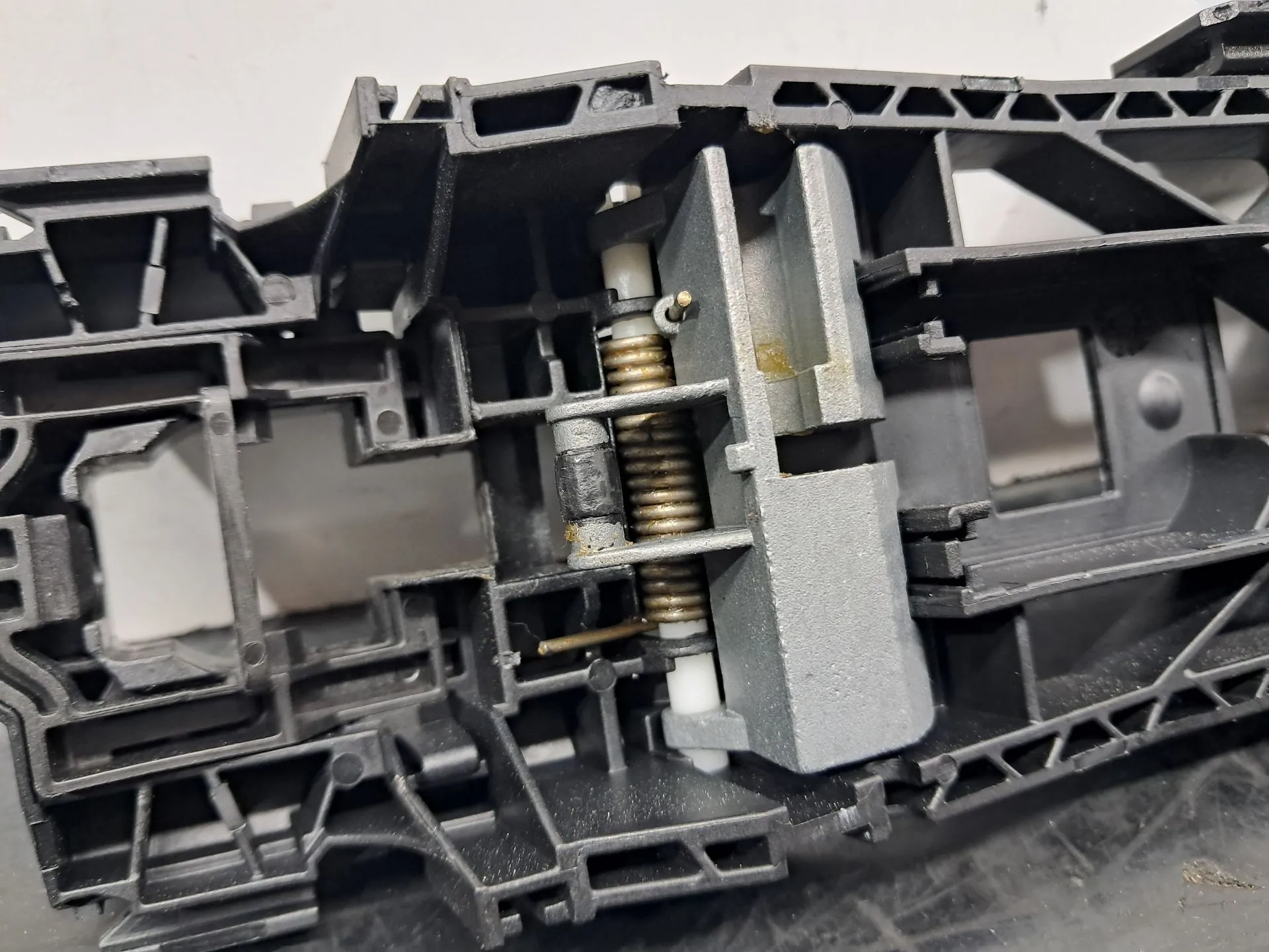 Support poignée porte avant Droite AUDI Q3 Sportback (F3N) Imagem-3