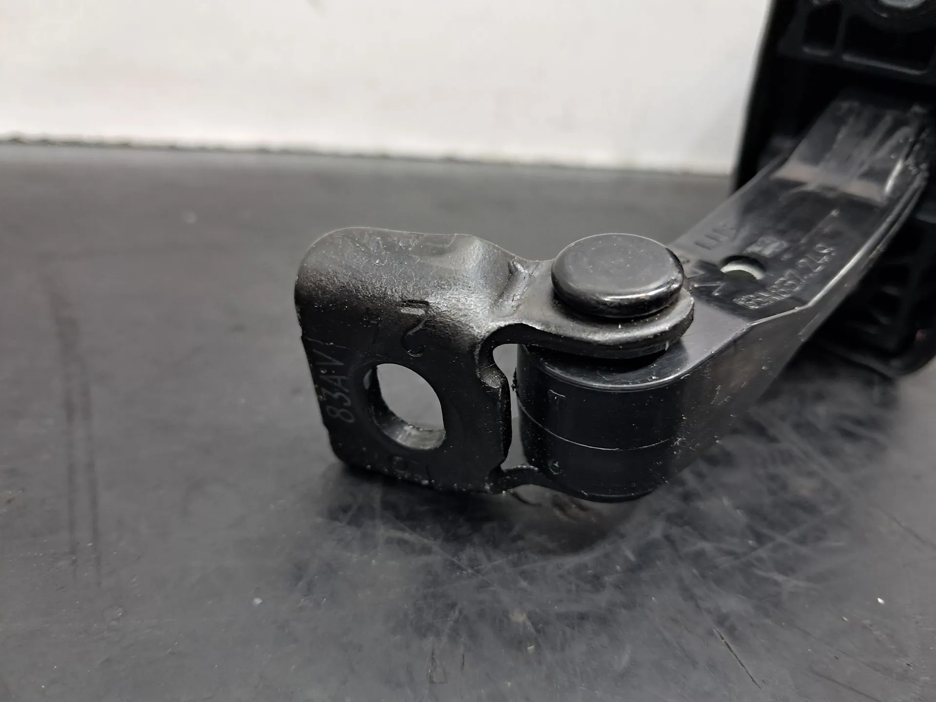 Limitatore porta anteriore destro AUDI Q3 Sportback (F3N) Imagem-1