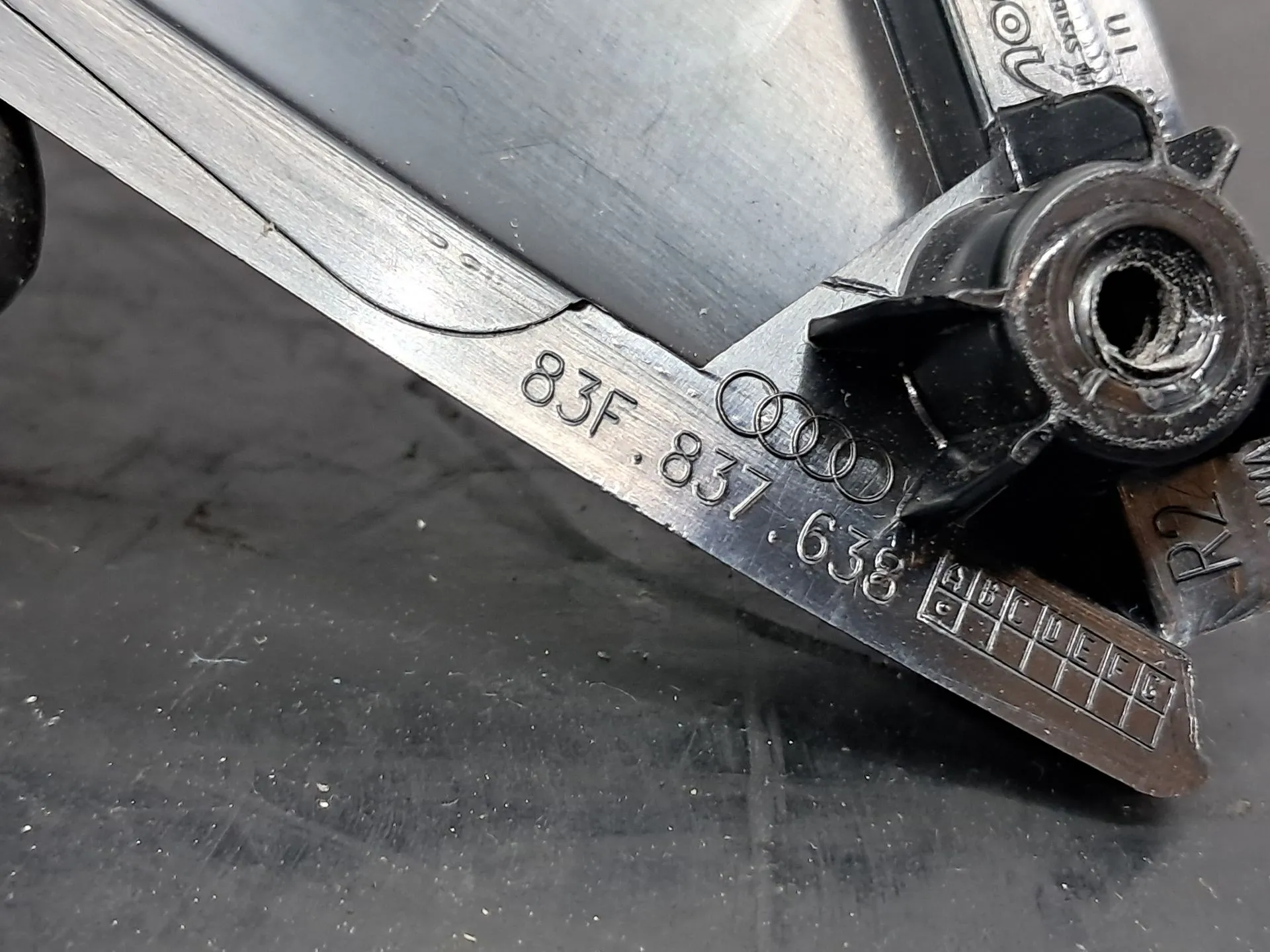 Moulure de porte avant Droite AUDI Q3 Sportback (F3N) Imagem-3