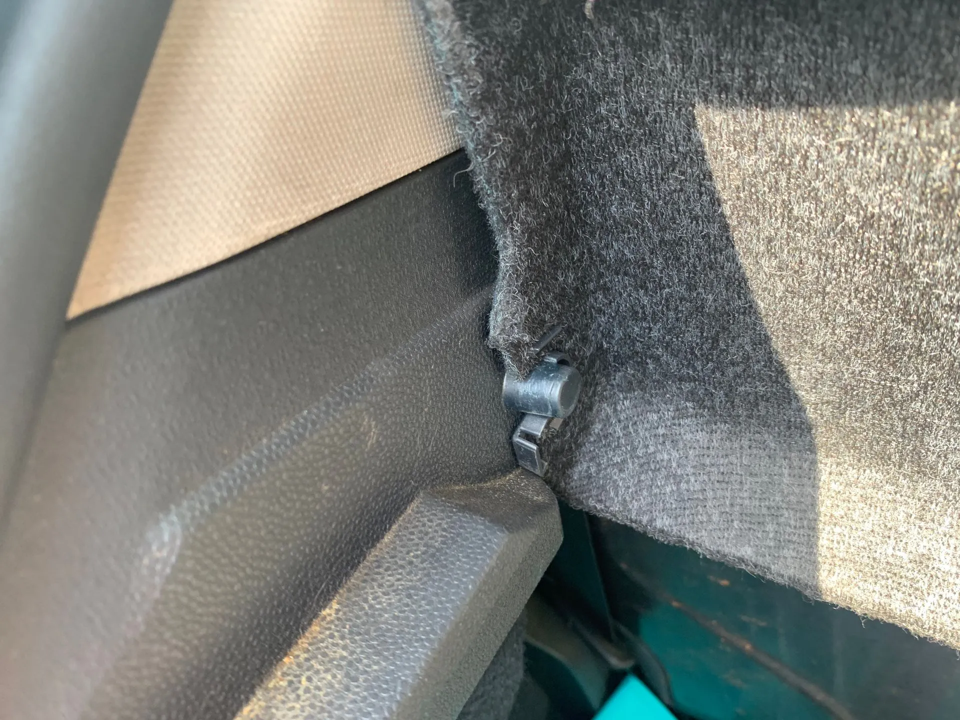 Chapeleira / tampo da mala FORD Ka (RU8) Imagem-2