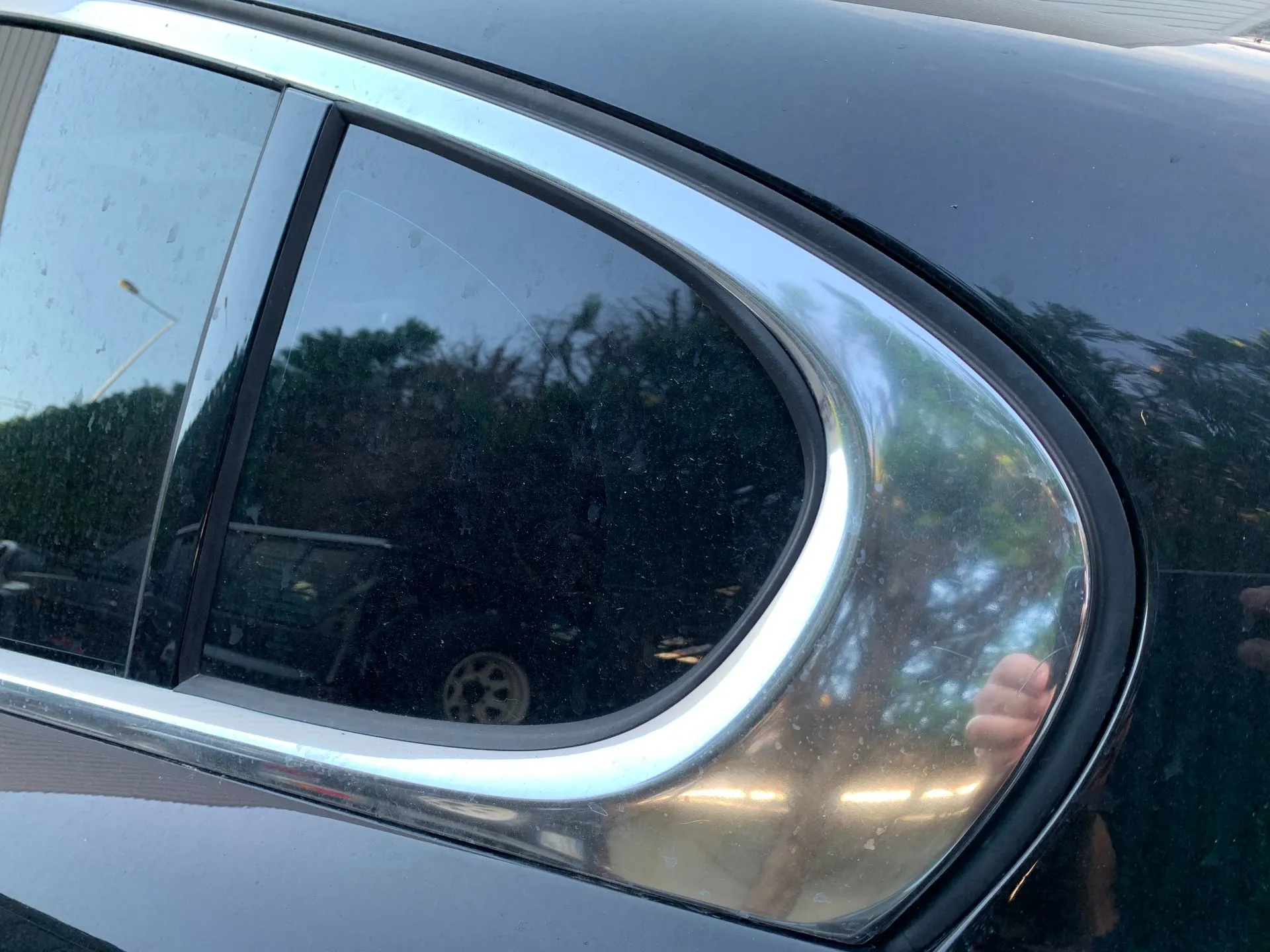 Left rear triangle window JAGUAR XF (X250) Imagem-1