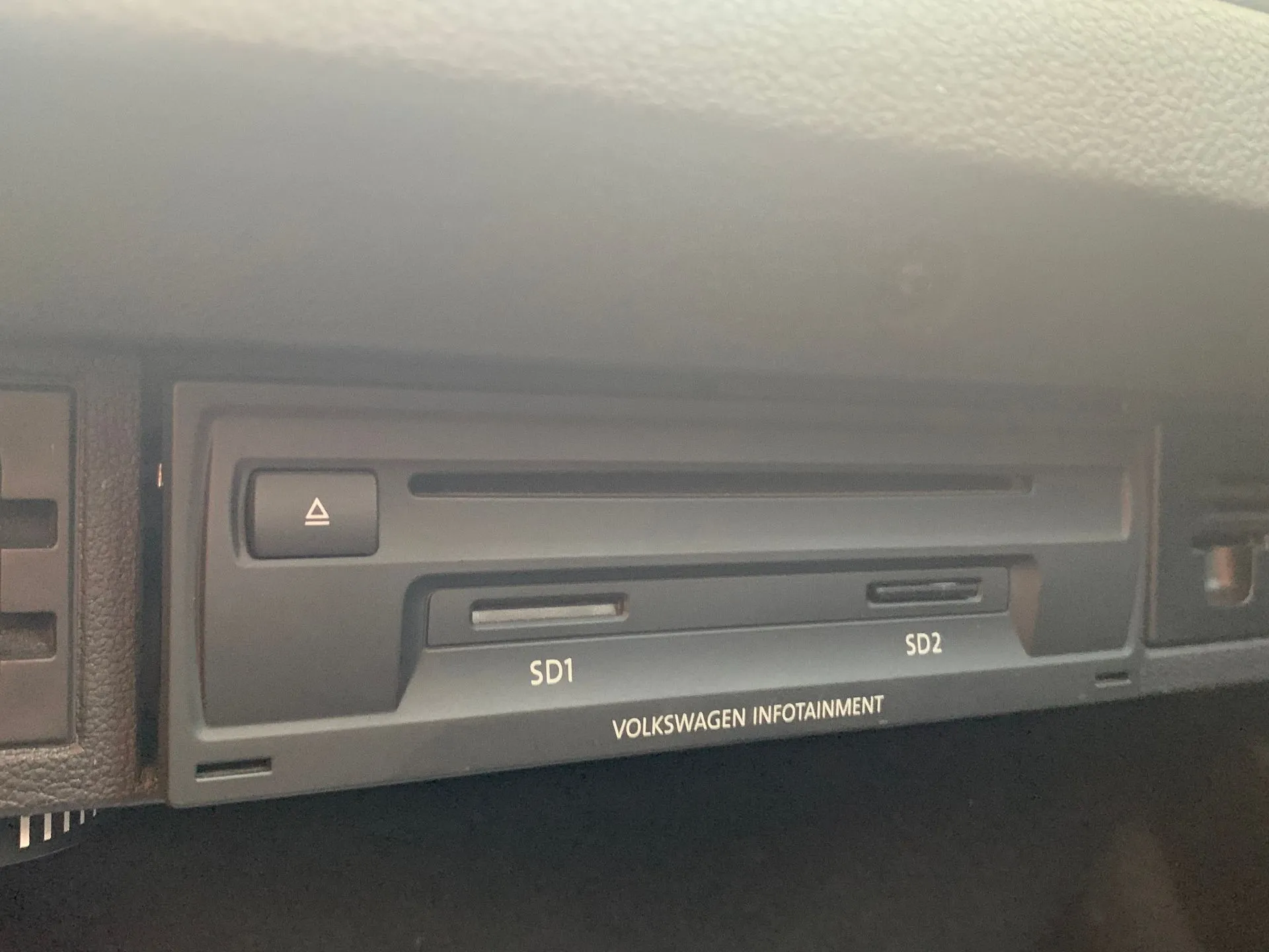 Rádio / auto-rádio VOLKSWAGEN Golf VII (5G1, BQ1, BE1, BE2)