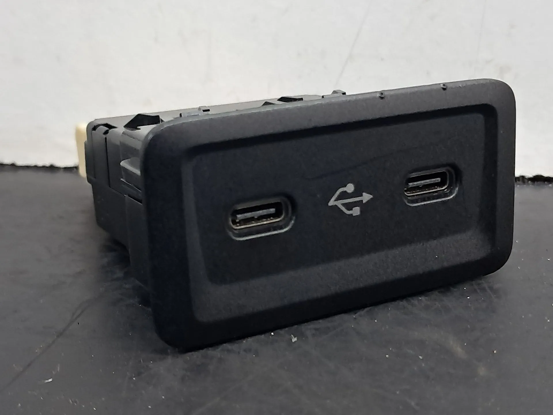 Módulo USB / AUX / IPOD MERCEDES-BENZ Classe C (W206)