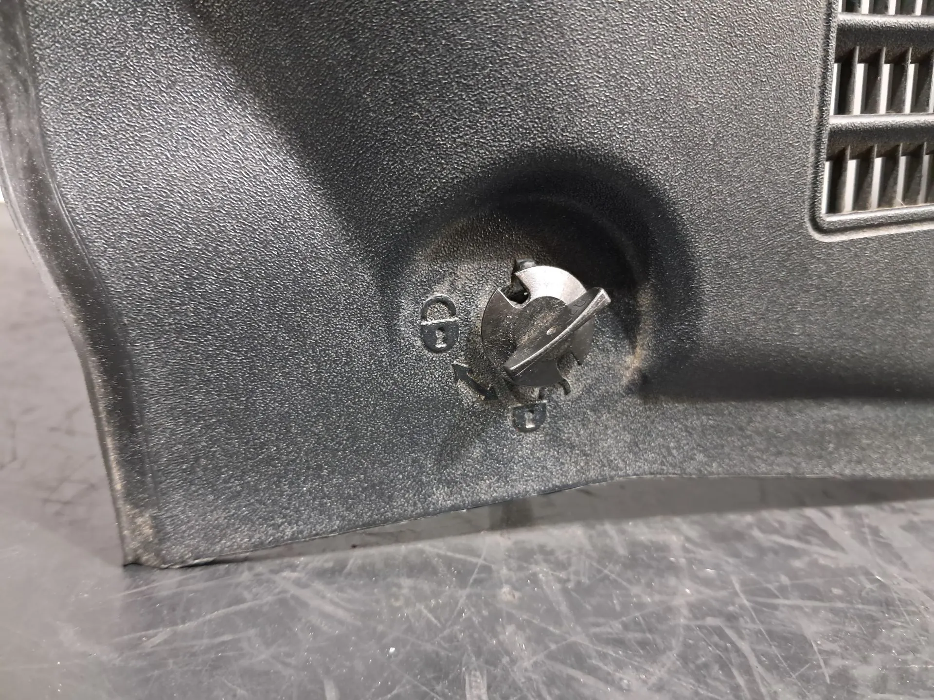 Tampa / cobertura genérica MERCEDES-BENZ Classe C (W206) Imagem-1