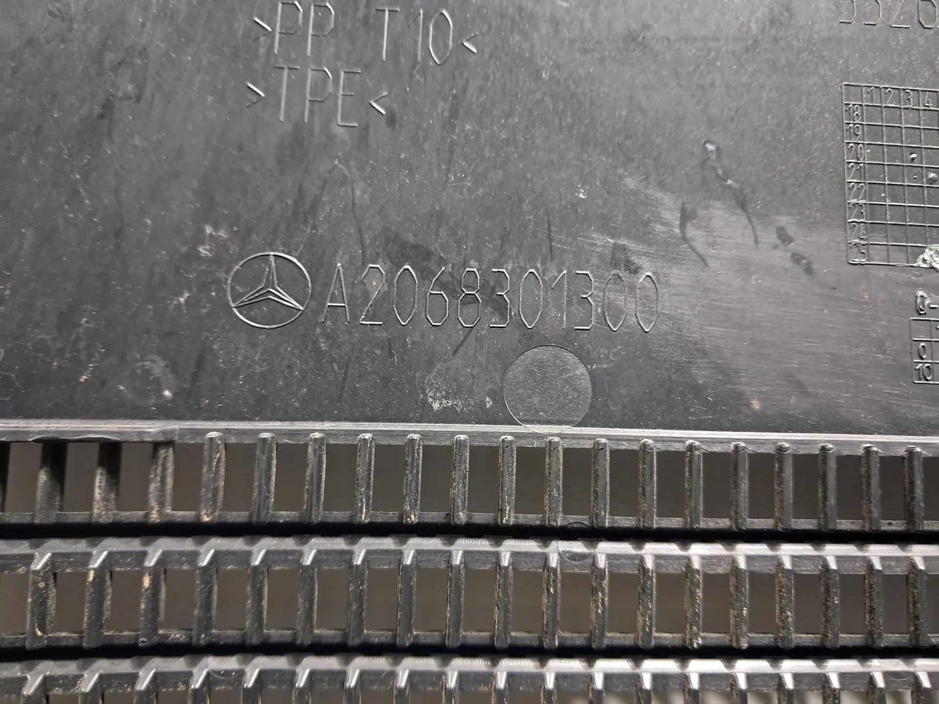 Tampa / cobertura genérica MERCEDES-BENZ Classe C (W206) Imagem-4