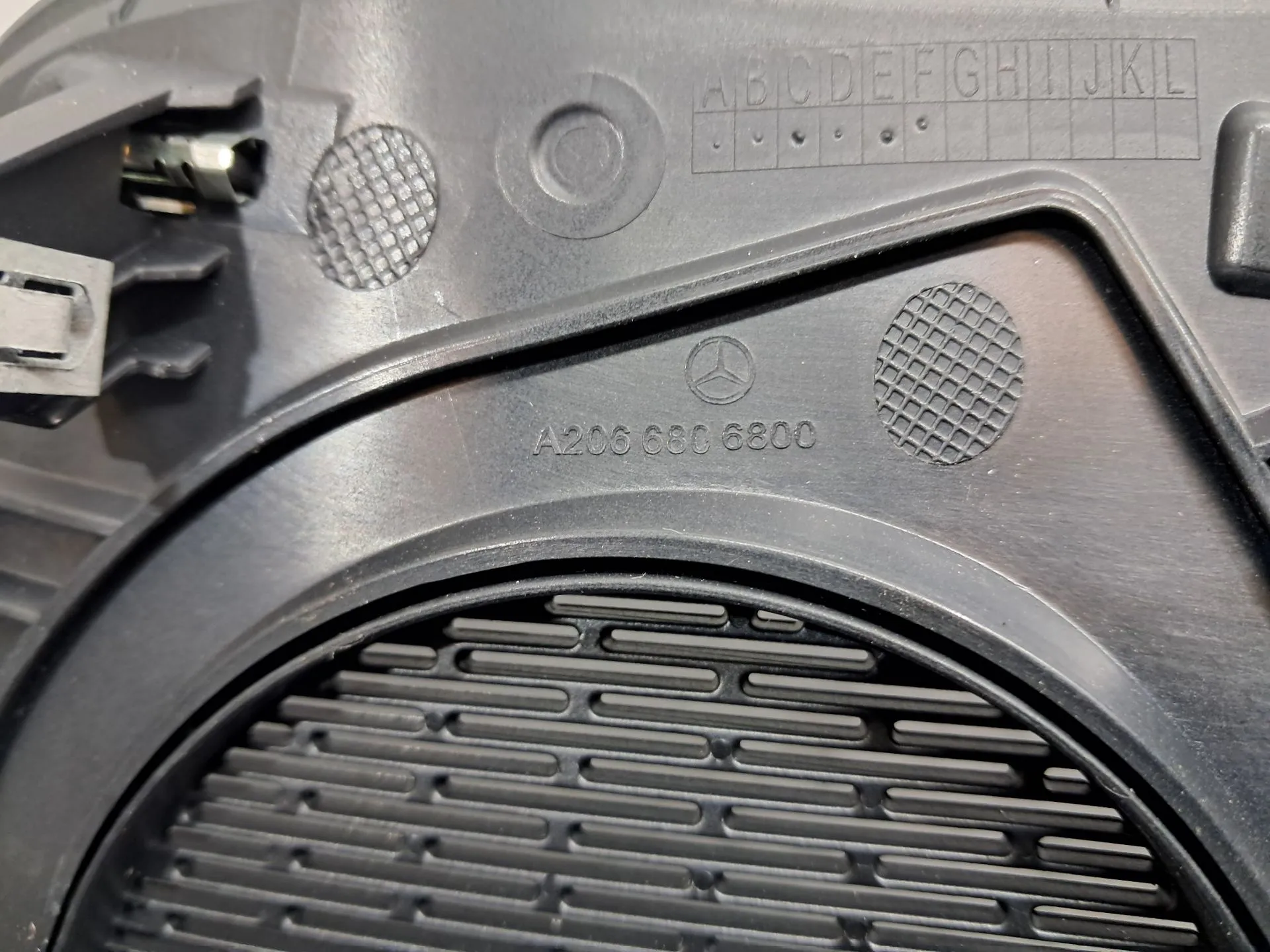 Tampa / cobertura genérica MERCEDES-BENZ Classe C (W206) Imagem-3