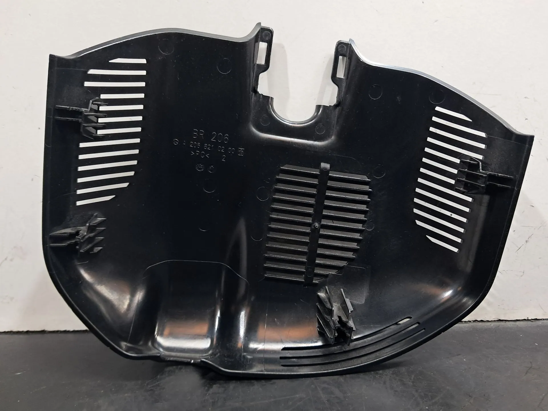 Tampa / cobertura genérica MERCEDES-BENZ Classe C (W206) Imagem-2