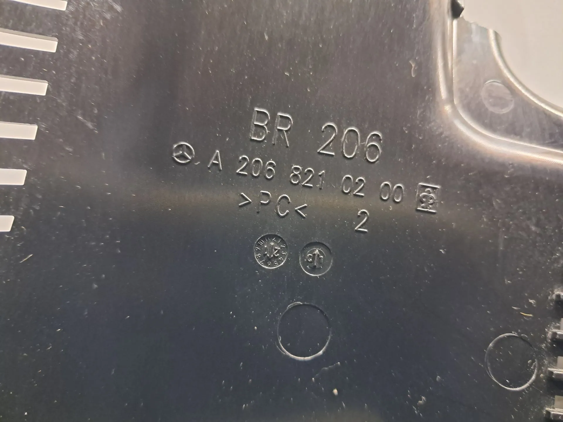 Tampa / cobertura genérica MERCEDES-BENZ Classe C (W206) Imagem-3