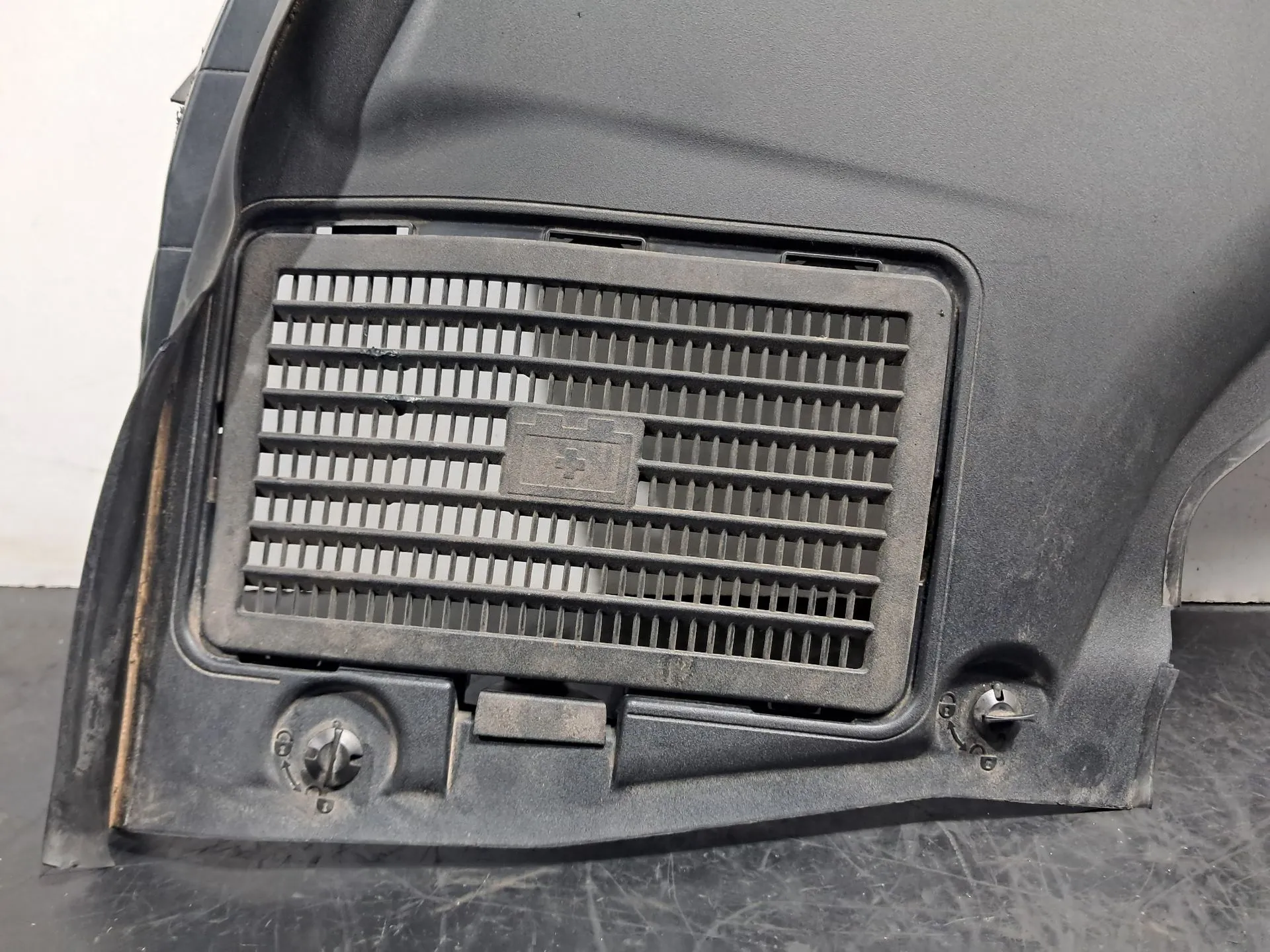 Tampa / cobertura genérica MERCEDES-BENZ Classe C (W206) Imagem-1