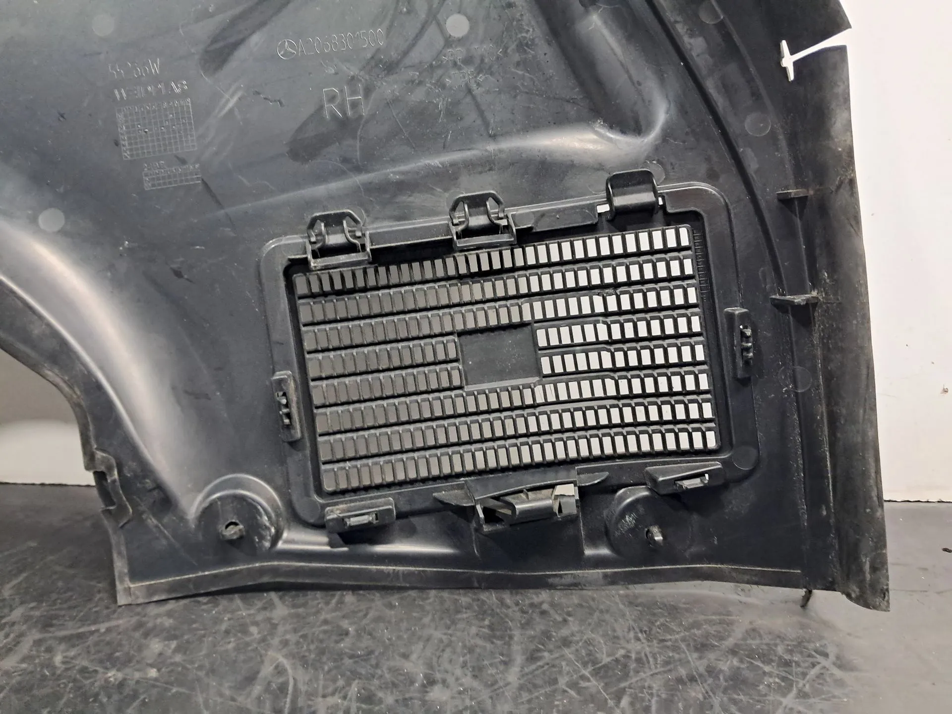 Tampa / cobertura genérica MERCEDES-BENZ Classe C (W206) Imagem-6