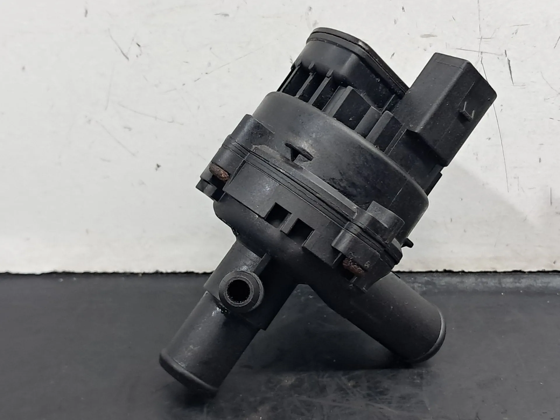 Bomba de água adicional MERCEDES-BENZ Classe E Coupé (C207)