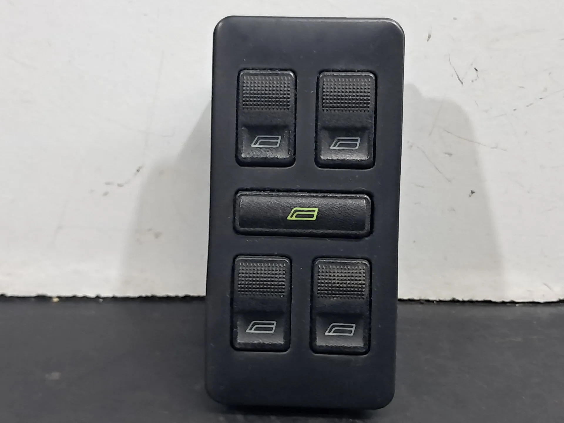 Commande / interrupteur lève-vitre Avant gauche AUDI A6 (4A2, C4) Imagem-1