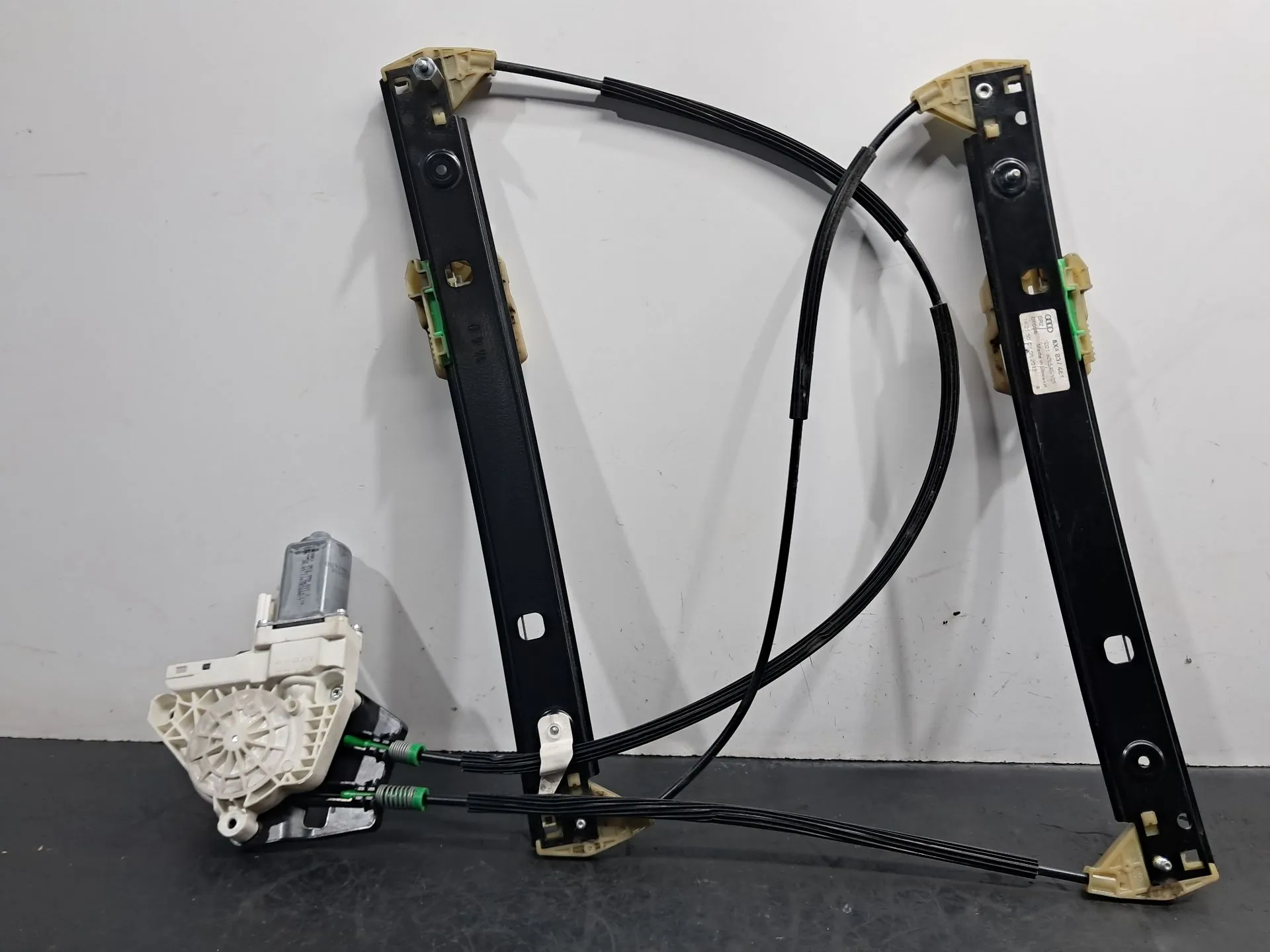 Alzavetro anteriore sinistro AUDI A1 Sportback (8XA, 8XF)