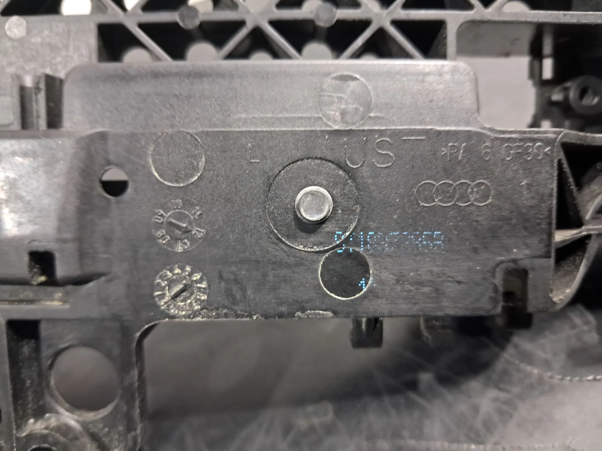 Support poignée porte avant gauche AUDI A1 Sportback (8XA, 8XF) Imagem-3