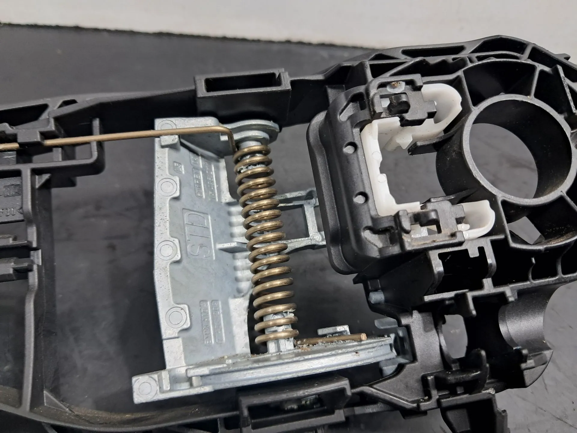 Support poignée porte arrière gauche BMW 2 Gran Tourer (F46) Imagem-1