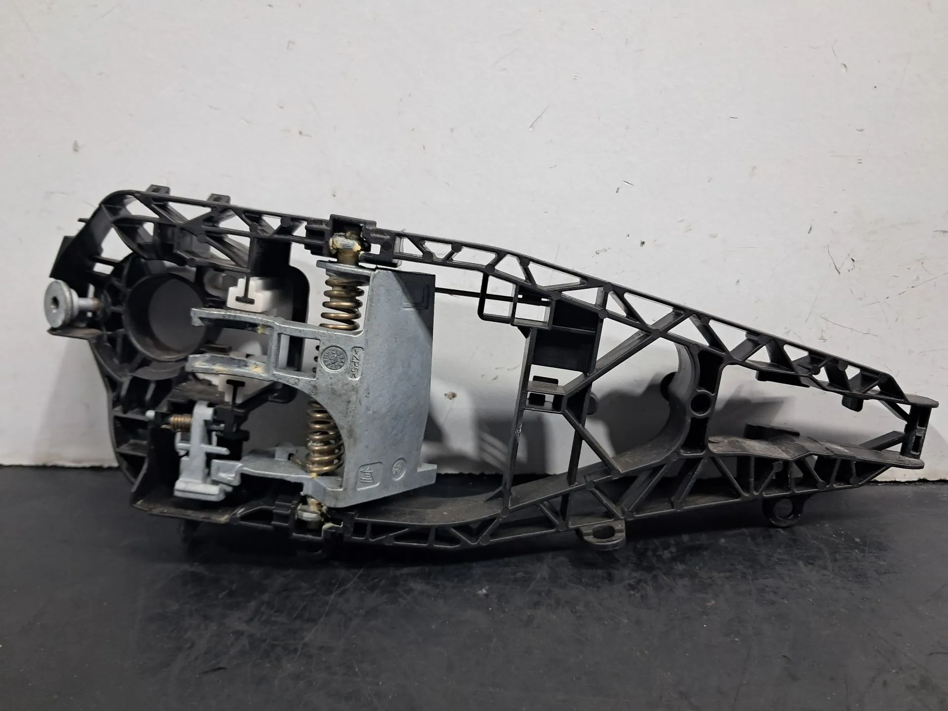 Support poignée porte arrière gauche BMW 2 Gran Tourer (F46) Imagem-2