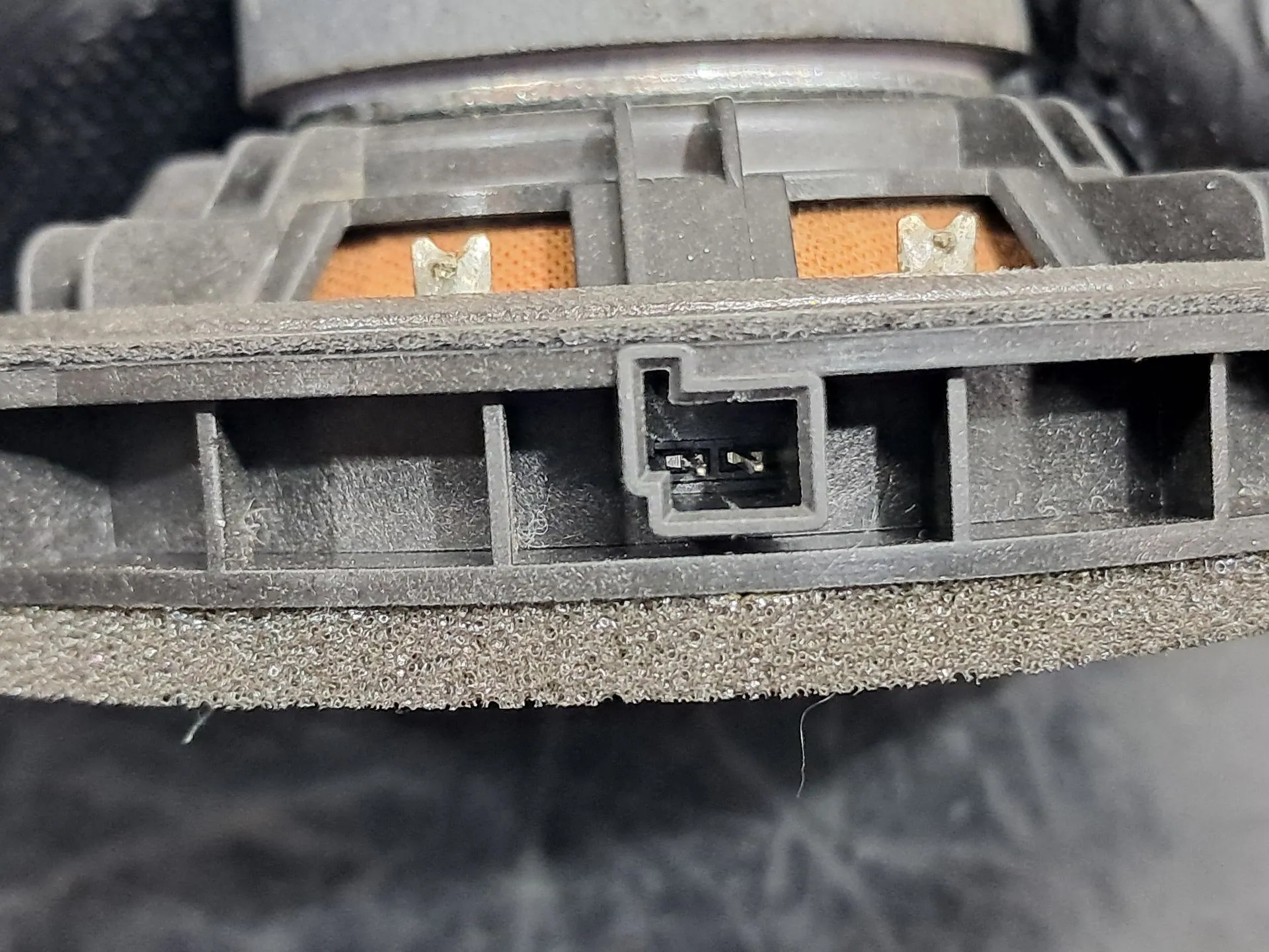 Colonne de son BMW 2 Gran Tourer (F46) Imagem-3