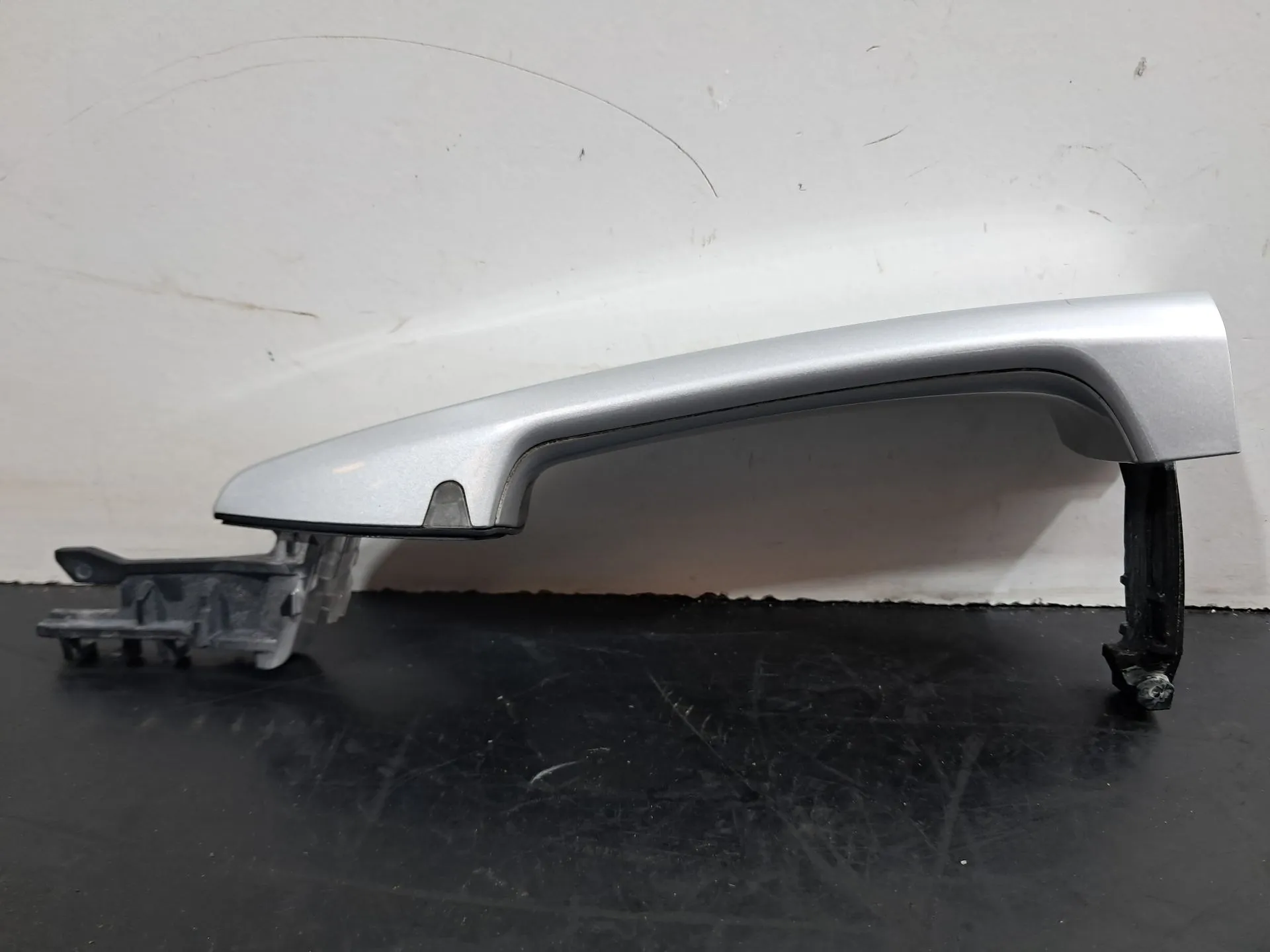 Poignée de porte arrière gauche BMW 2 Gran Tourer (F46) Imagem-2