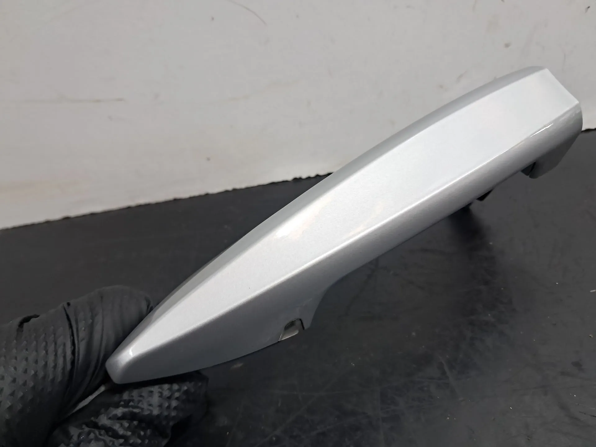 Poignée de porte arrière gauche BMW 2 Gran Tourer (F46) Imagem-1