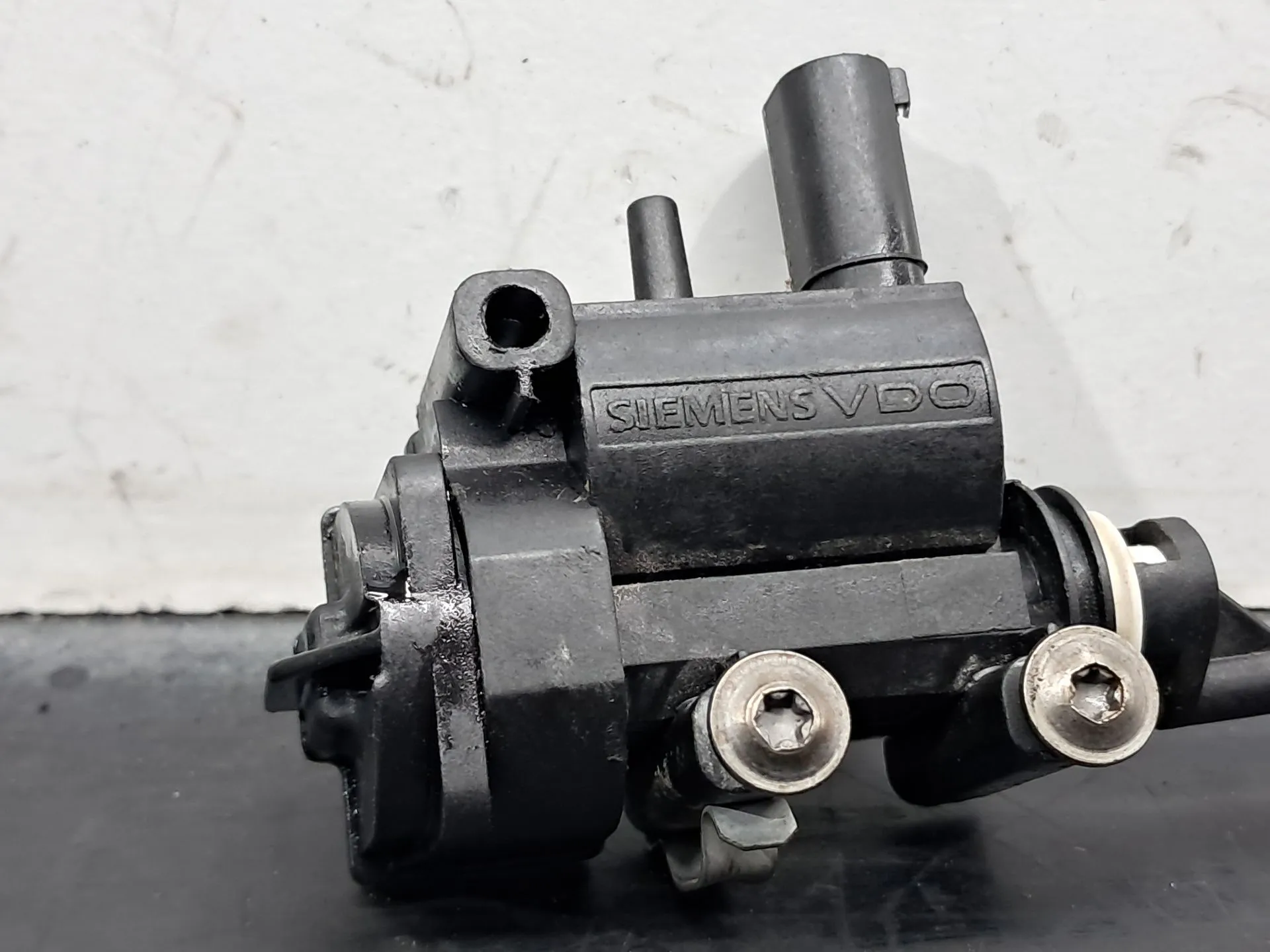 Verrouillage du réservoir de carburant  BMW 1 (E81) Imagem-1