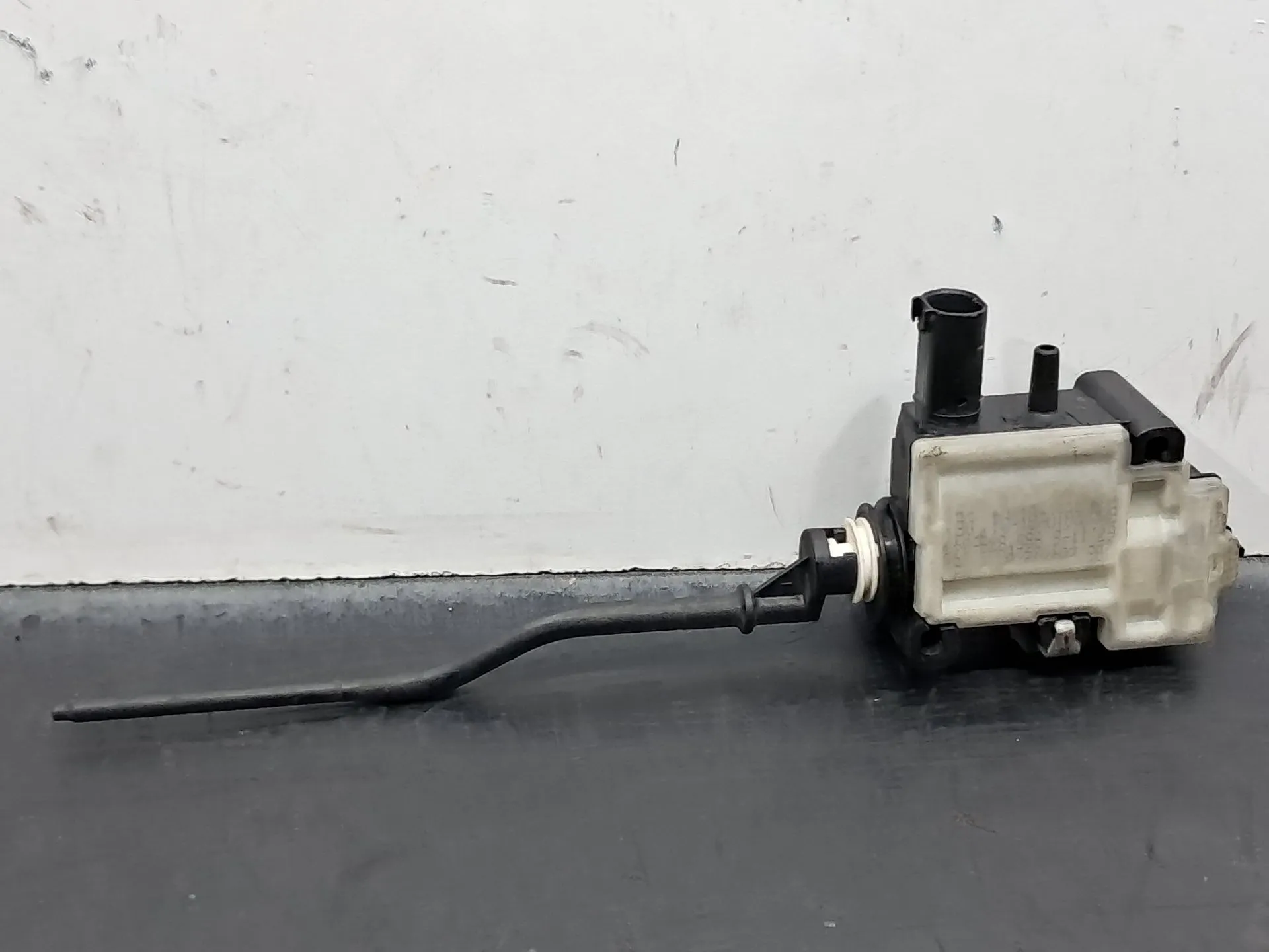 Verrouillage du réservoir de carburant  BMW 1 (E81) Imagem-2