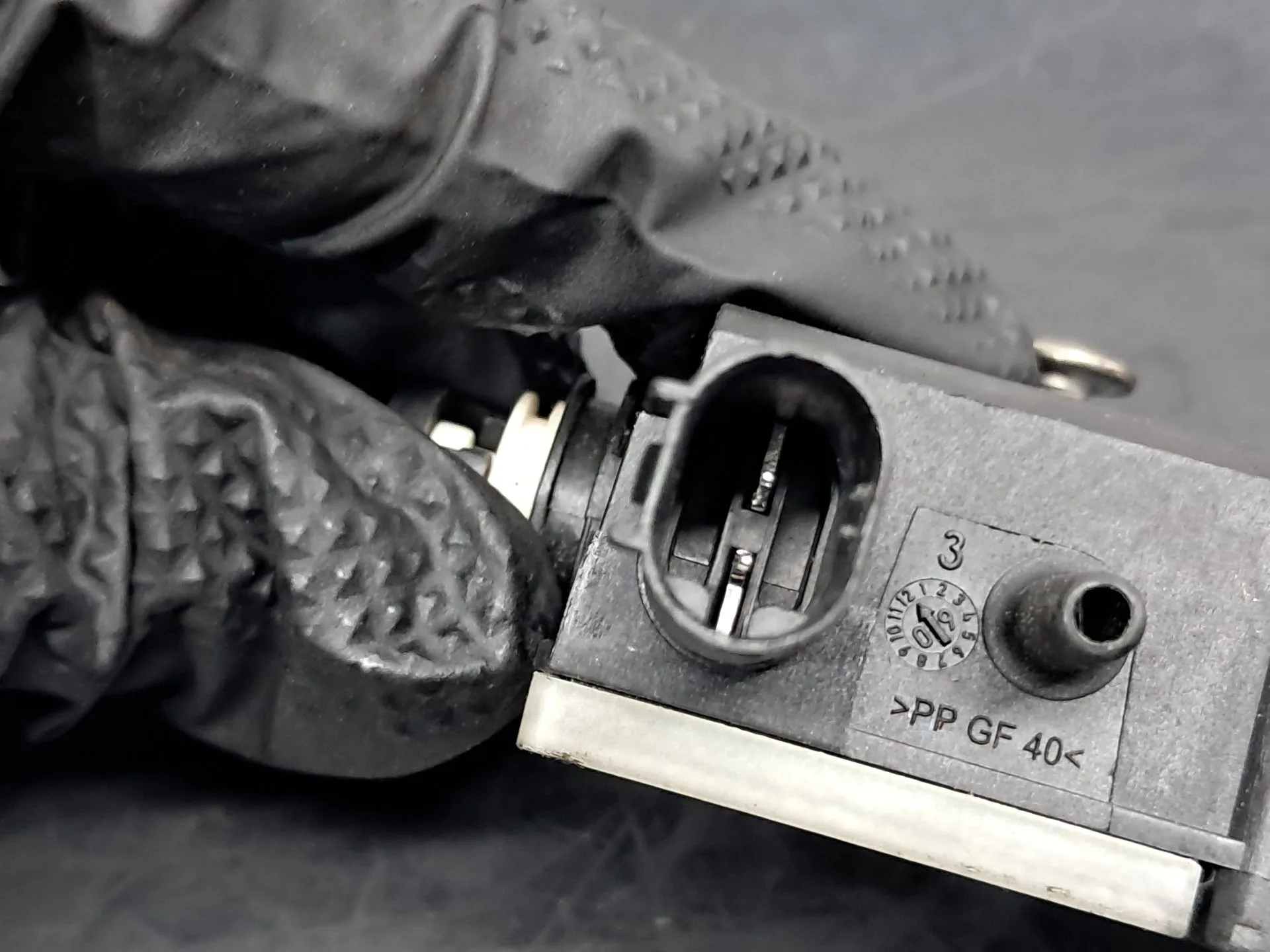 Verrouillage du réservoir de carburant  BMW 1 (E81) Imagem-3