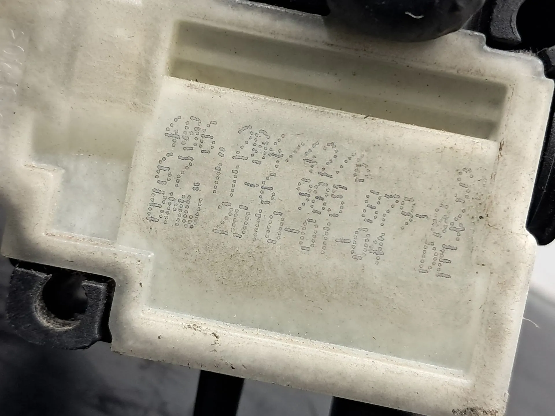 Verrouillage du réservoir de carburant  BMW 1 (E81) Imagem-4