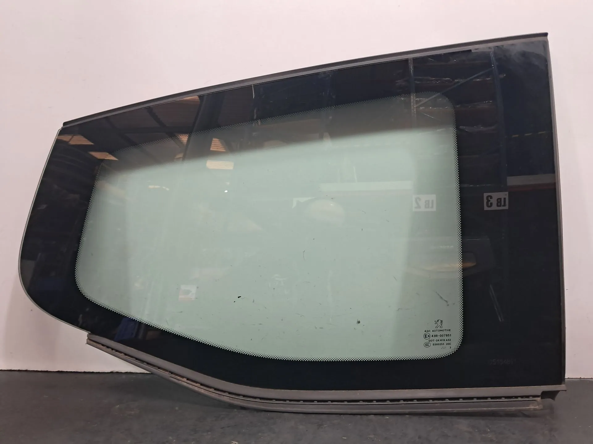 Right rear quarter glass PEUGEOT 5008 I (0U_, 0E_)